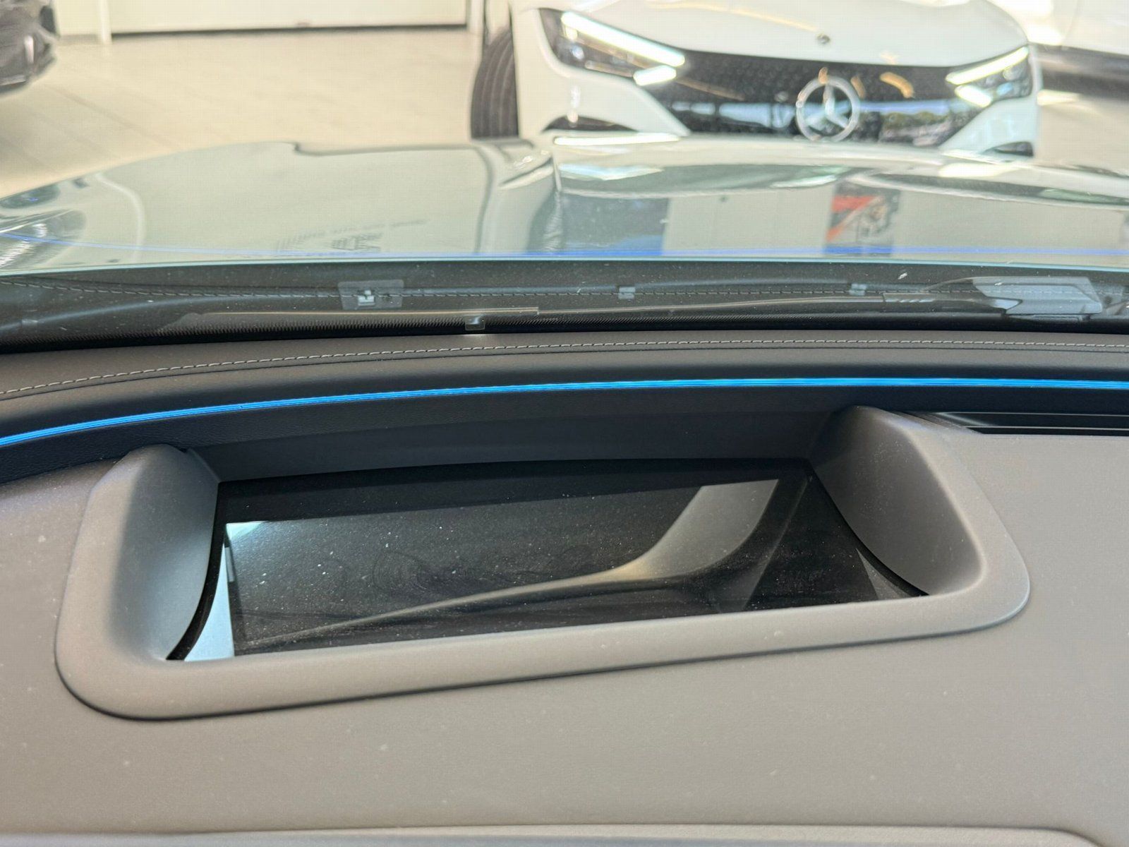 Fahrzeugabbildung Mercedes-Benz E 300 de 4M T AMG+AIRMATIC+PANO+DISTR+HUD+BURM4D