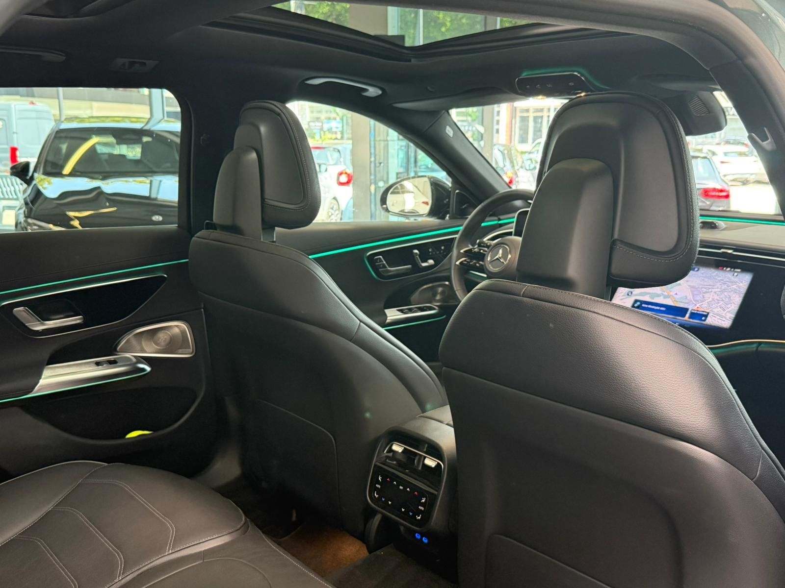Fahrzeugabbildung Mercedes-Benz E 300 de 4M T AMG+AIRMATIC+PANO+DISTR+HUD+BURM4D