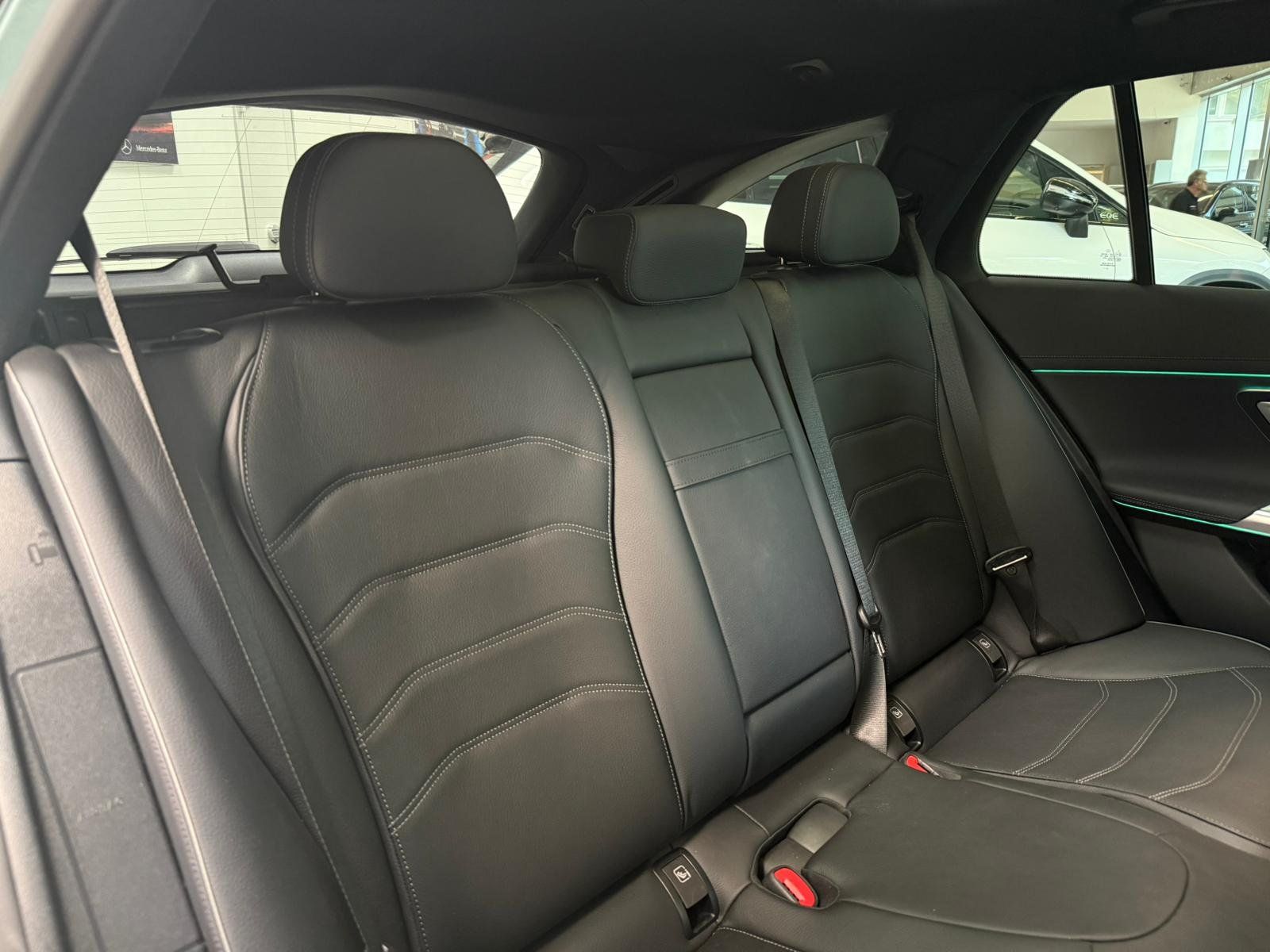 Fahrzeugabbildung Mercedes-Benz E 300 de 4M T AMG+AIRMATIC+PANO+DISTR+HUD+BURM4D