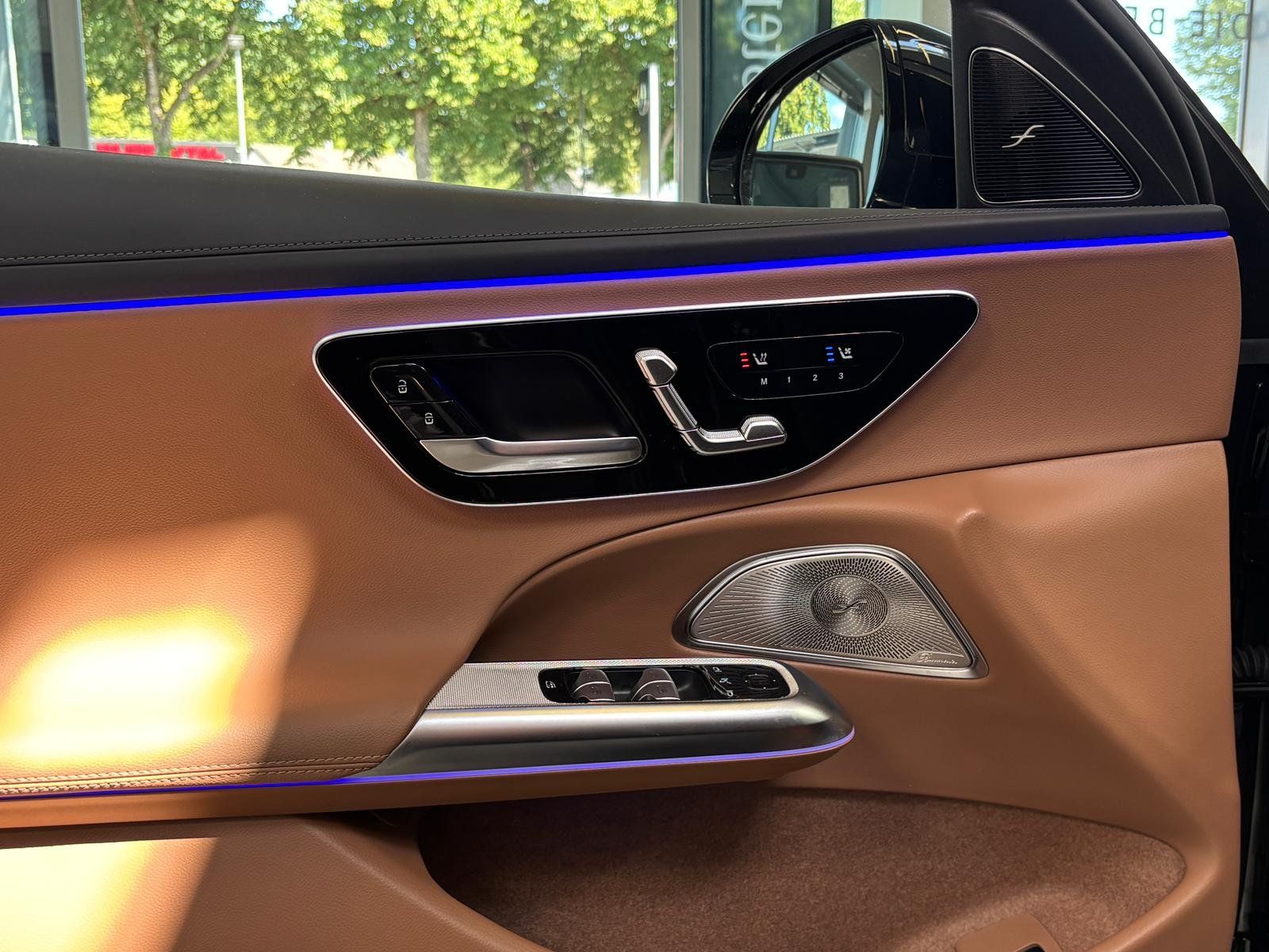 Fahrzeugabbildung Mercedes-Benz E 300 de T AMG LEDER BRAUN+3D+REMOTEP.+SUPERSC.