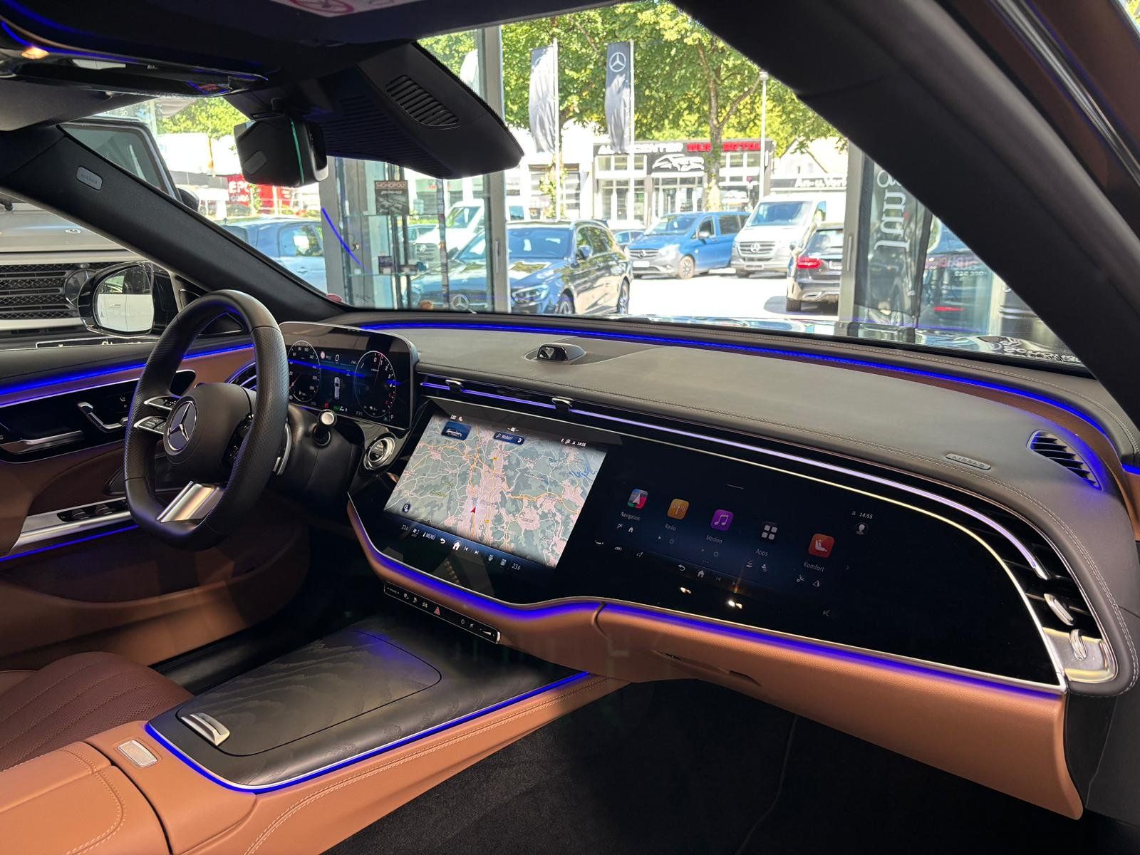 Fahrzeugabbildung Mercedes-Benz E 300 de T AMG LEDER BRAUN+3D+REMOTEP.+SUPERSC.