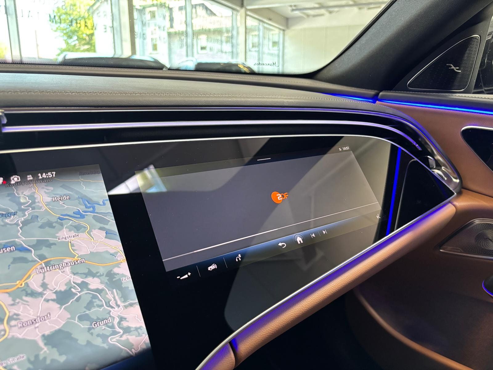 Fahrzeugabbildung Mercedes-Benz E 300 de T AMG LEDER BRAUN+3D+REMOTEP.+SUPERSC.