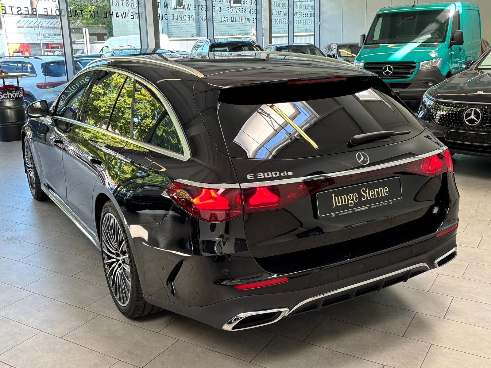 Fahrzeugabbildung Mercedes-Benz E 300 de T AMG LEDER BRAUN+3D+REMOTEP.+SUPERSC.
