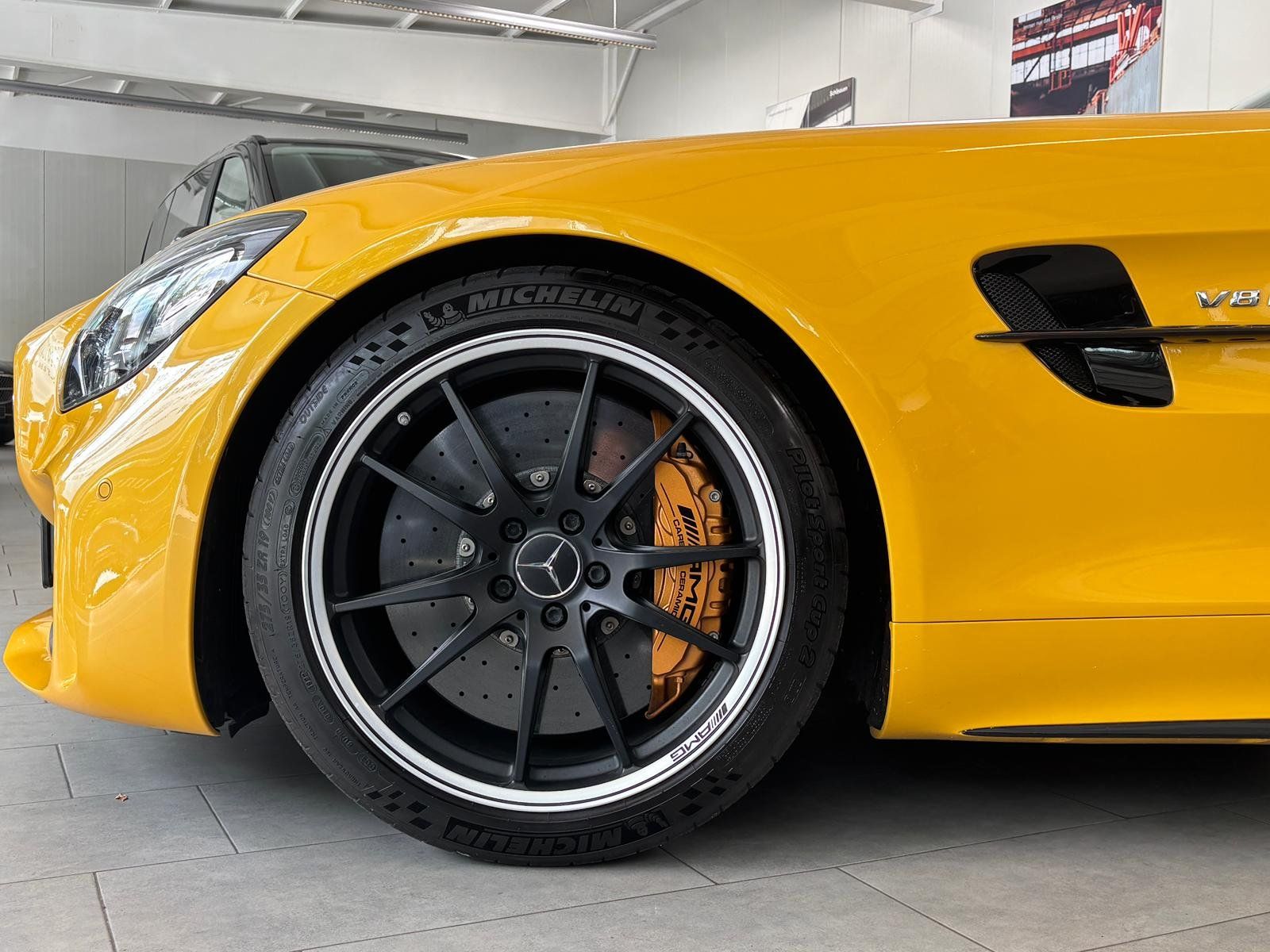 Fahrzeugabbildung Mercedes-Benz Mercedes-AMG GT R KERAMIK/BURMESTER/DISTRONIC