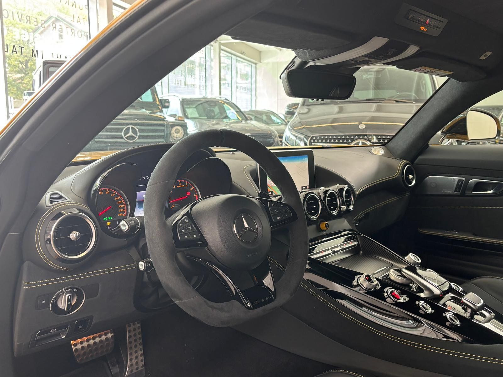 Fahrzeugabbildung Mercedes-Benz Mercedes-AMG GT R KERAMIK/BURMESTER/DISTRONIC