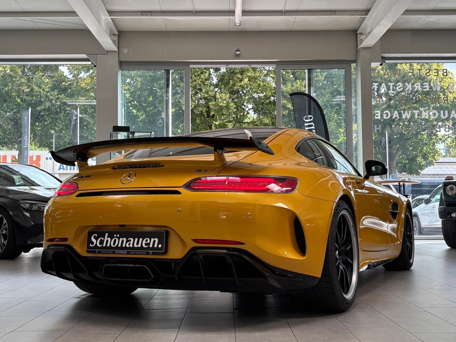 Fahrzeugabbildung Mercedes-Benz Mercedes-AMG GT R KERAMIK/BURMESTER/DISTRONIC