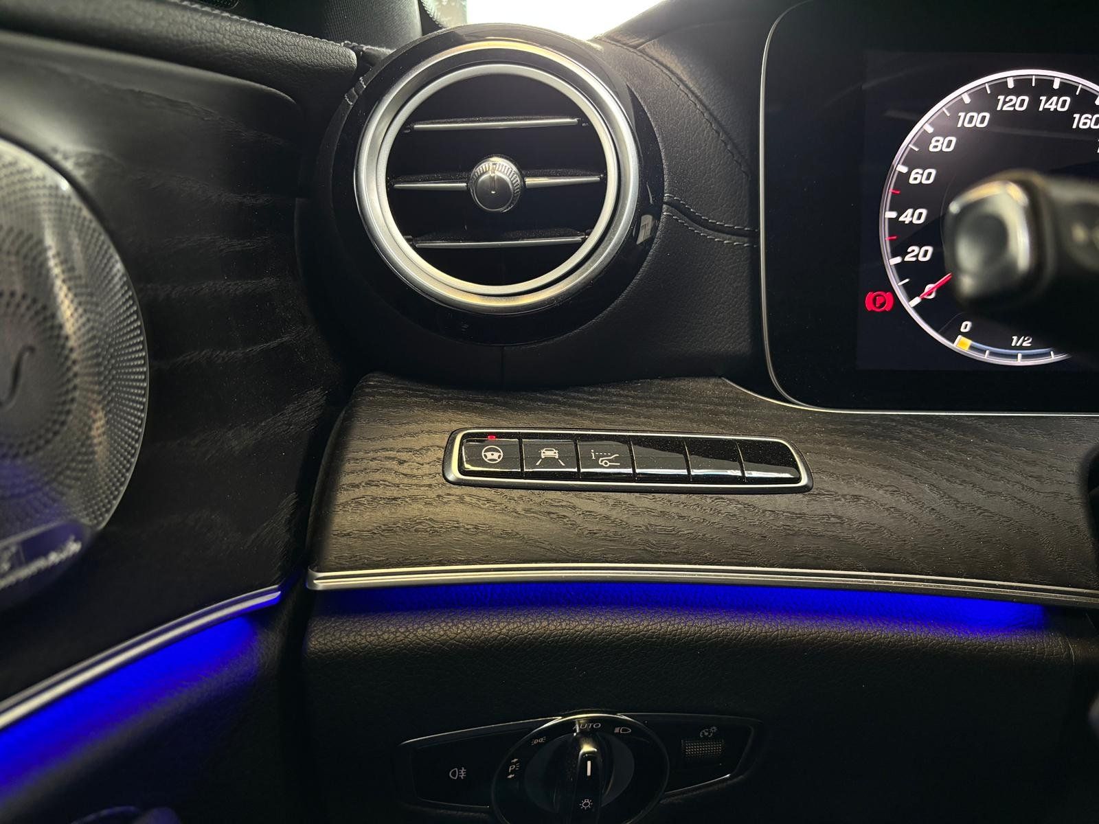Fahrzeugabbildung Mercedes-Benz E 400 4MATIC T AMG AHK+PANO+BURMEST+STDHZ+HUD