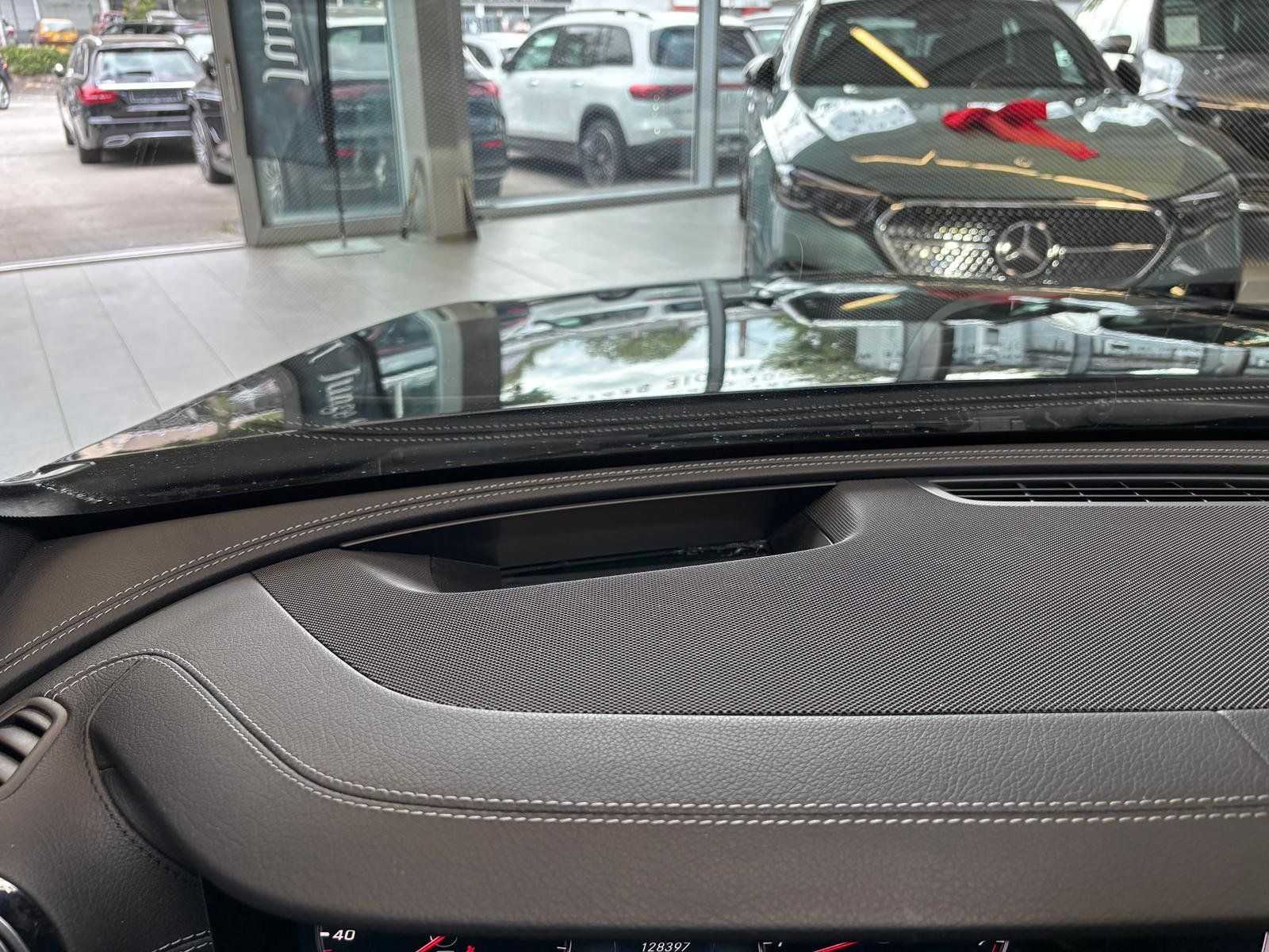 Fahrzeugabbildung Mercedes-Benz E 400 4MATIC T AMG AHK+PANO+BURMEST+STDHZ+HUD