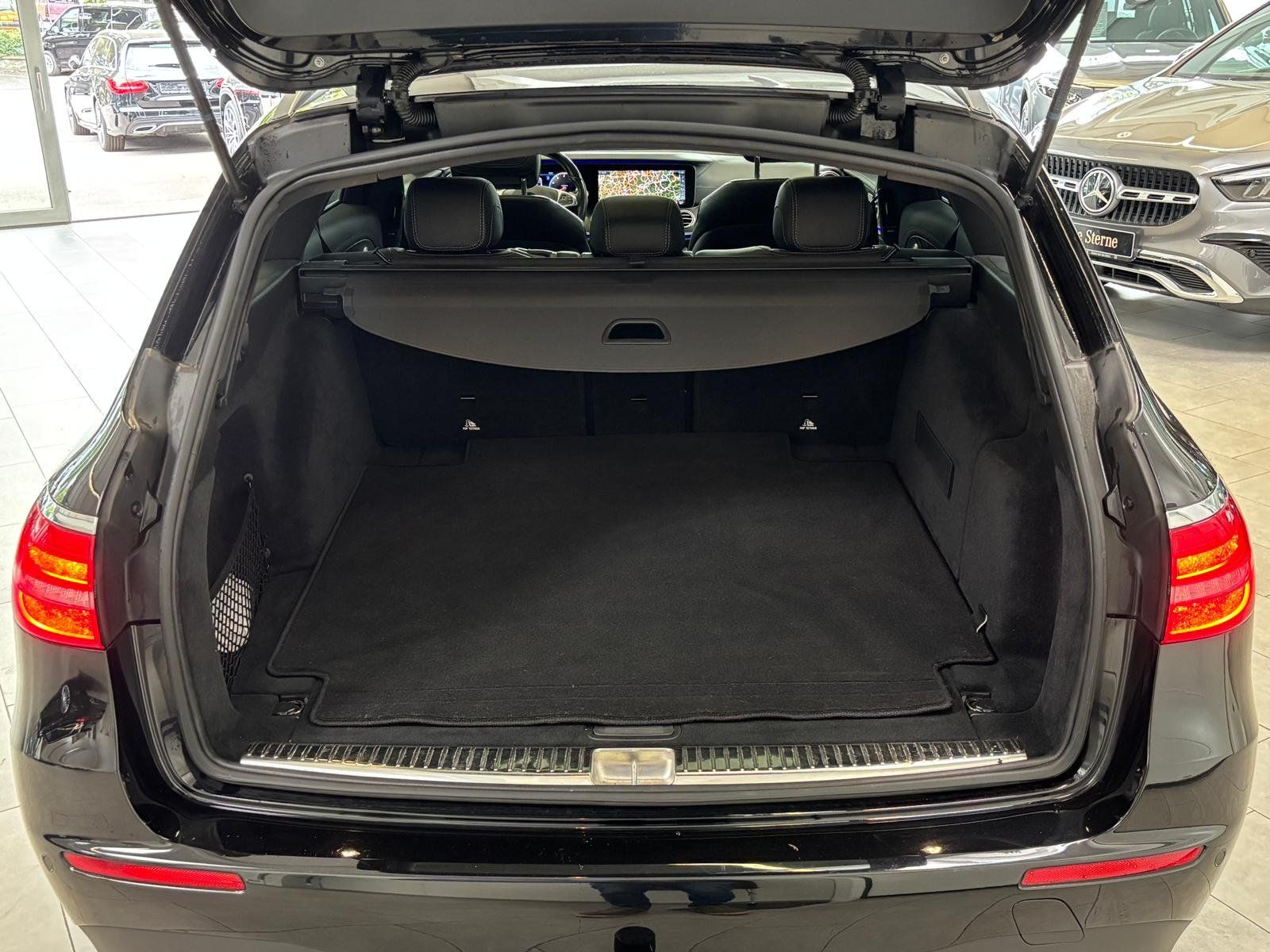 Fahrzeugabbildung Mercedes-Benz E 400 4MATIC T AMG AHK+PANO+BURMEST+STDHZ+HUD