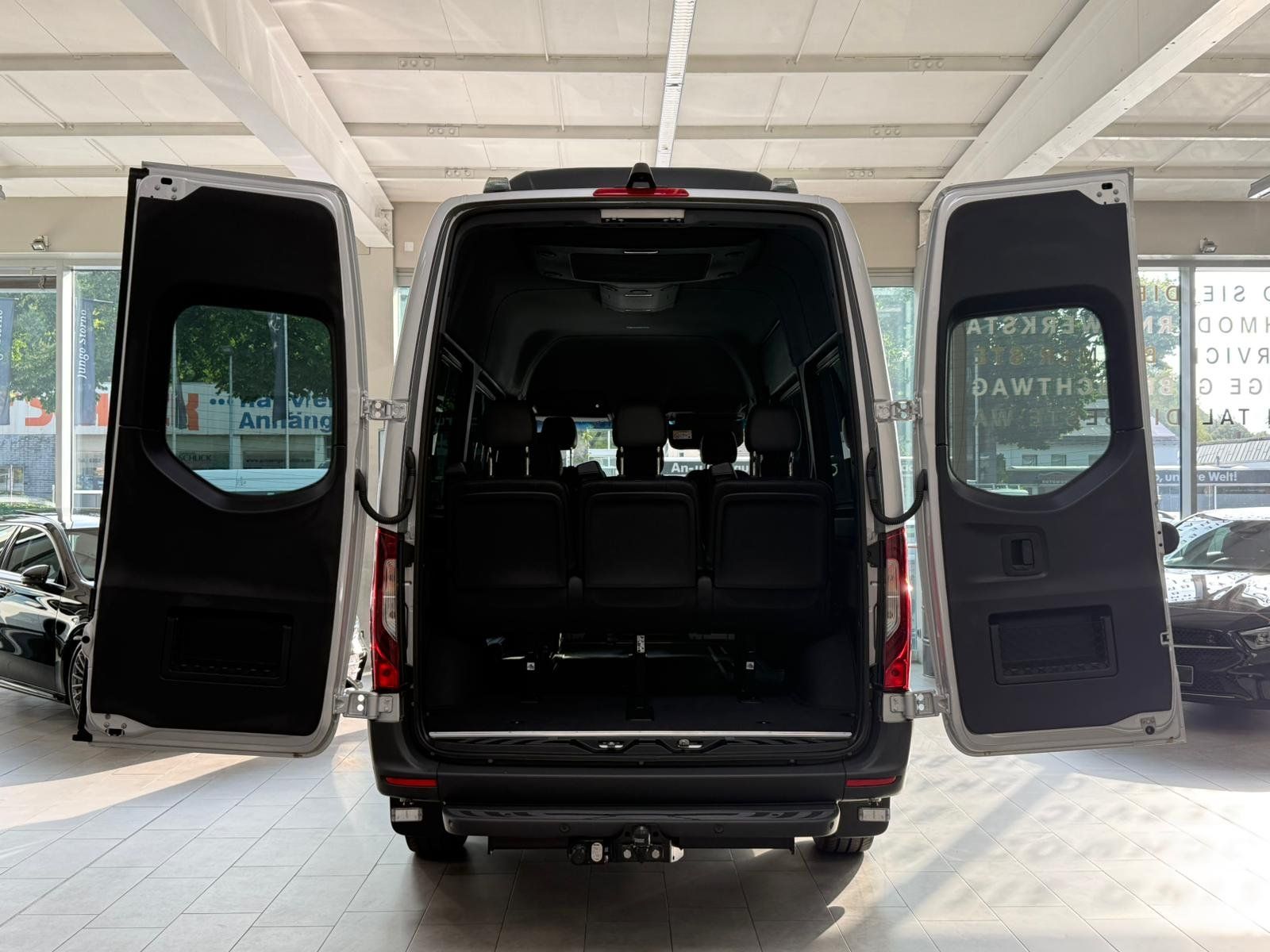 Fahrzeugabbildung Mercedes-Benz Sprinter 317 Tourer LED+STDHZ+DISTR+3,5AHK+2/2/3