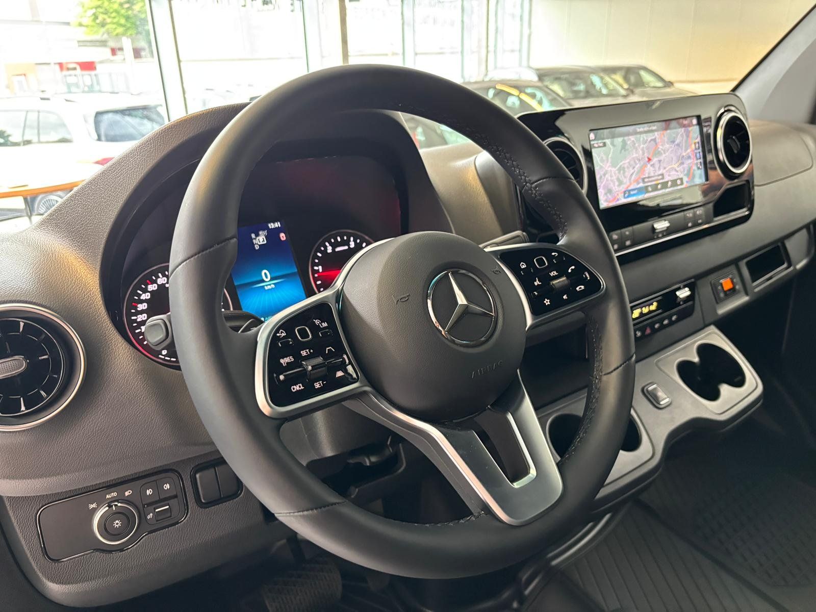 Fahrzeugabbildung Mercedes-Benz Sprinter 317 Tourer LED+STDHZ+DISTR+3,5AHK+2/2/3