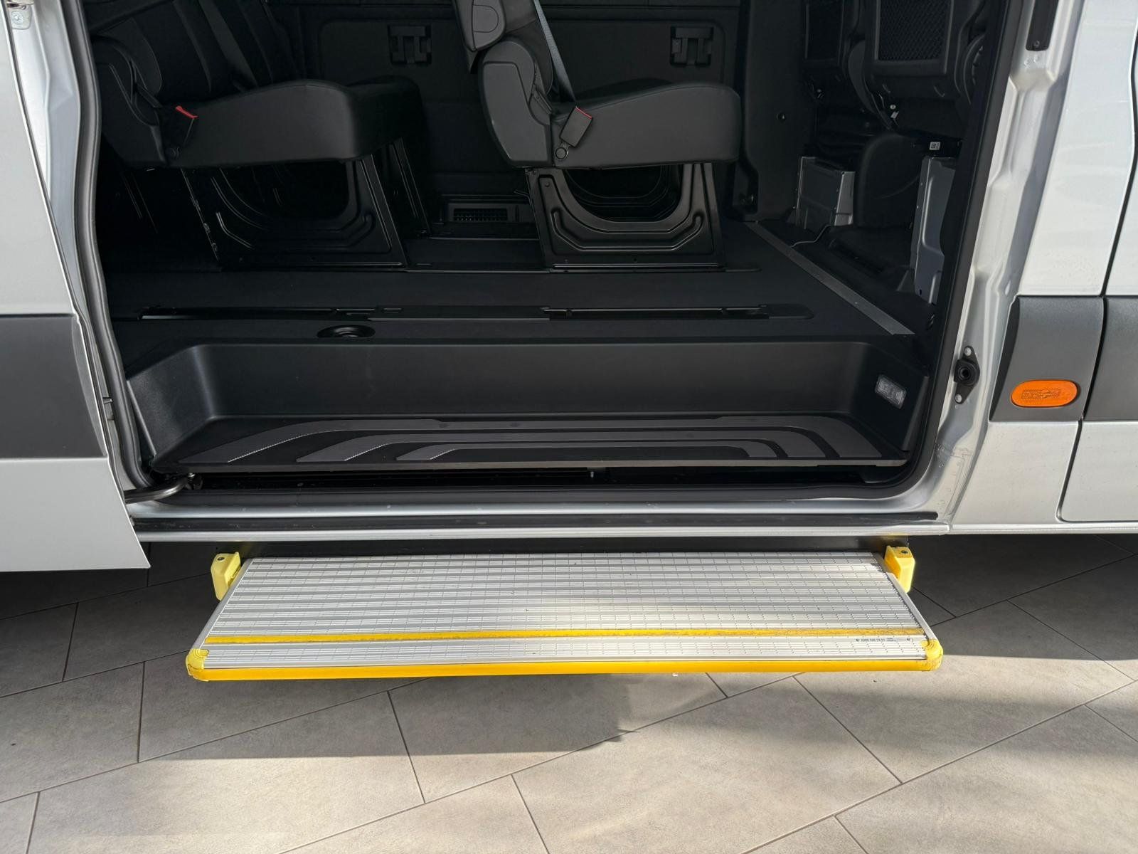 Fahrzeugabbildung Mercedes-Benz Sprinter 317 Tourer LED+STDHZ+DISTR+3,5AHK+2/2/3