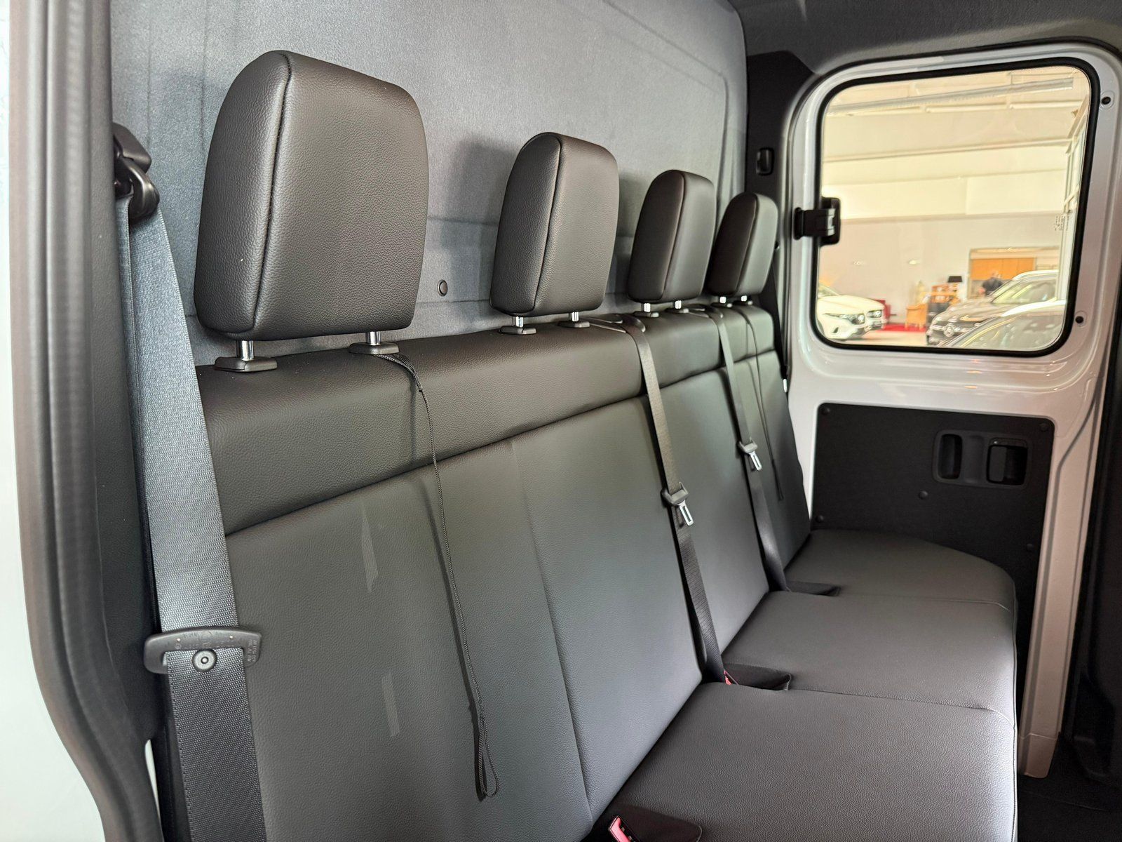 Fahrzeugabbildung Mercedes-Benz Sprinter 519 DOKA Standard 4x4 MBUX10,25"+AHK3,5