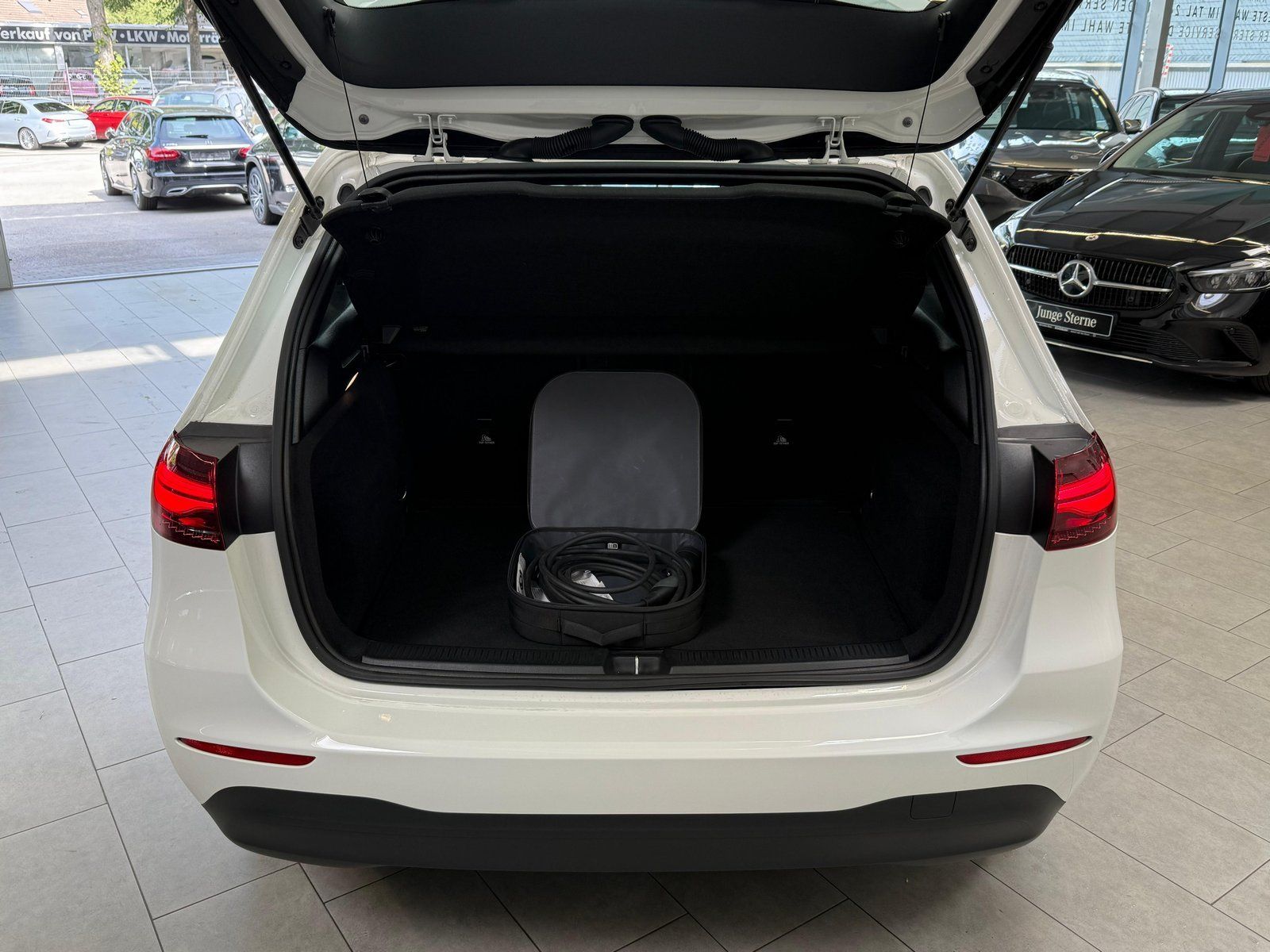 Fahrzeugabbildung Mercedes-Benz B 250e FACELIFT+KAMERA+DAB+MBUX+NAVI+LENKRADHZ