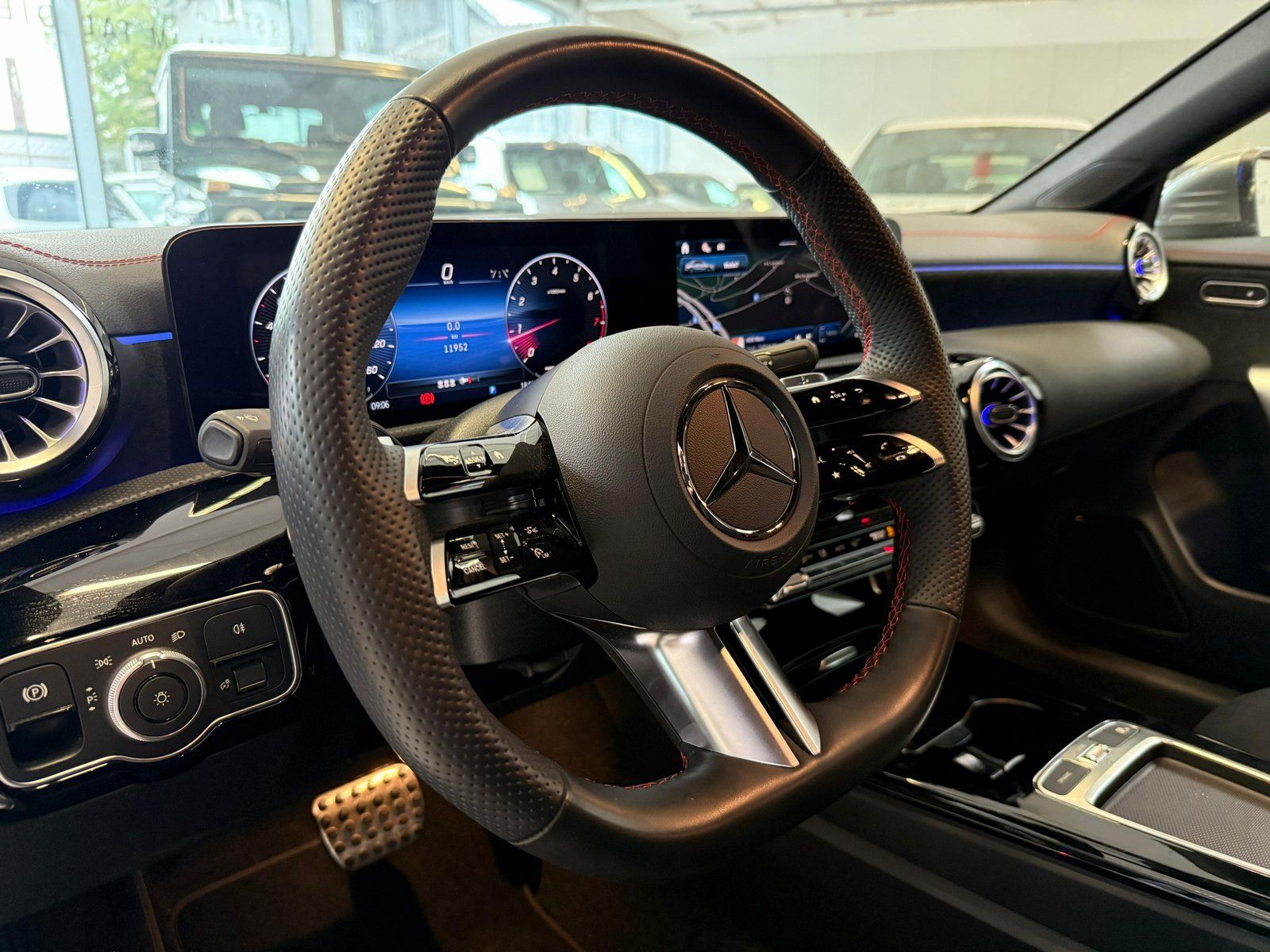 Fahrzeugabbildung Mercedes-Benz CLA 200 AMG PREMIUM+KAMERA+AHK+KEYLESS+LED+TOTW