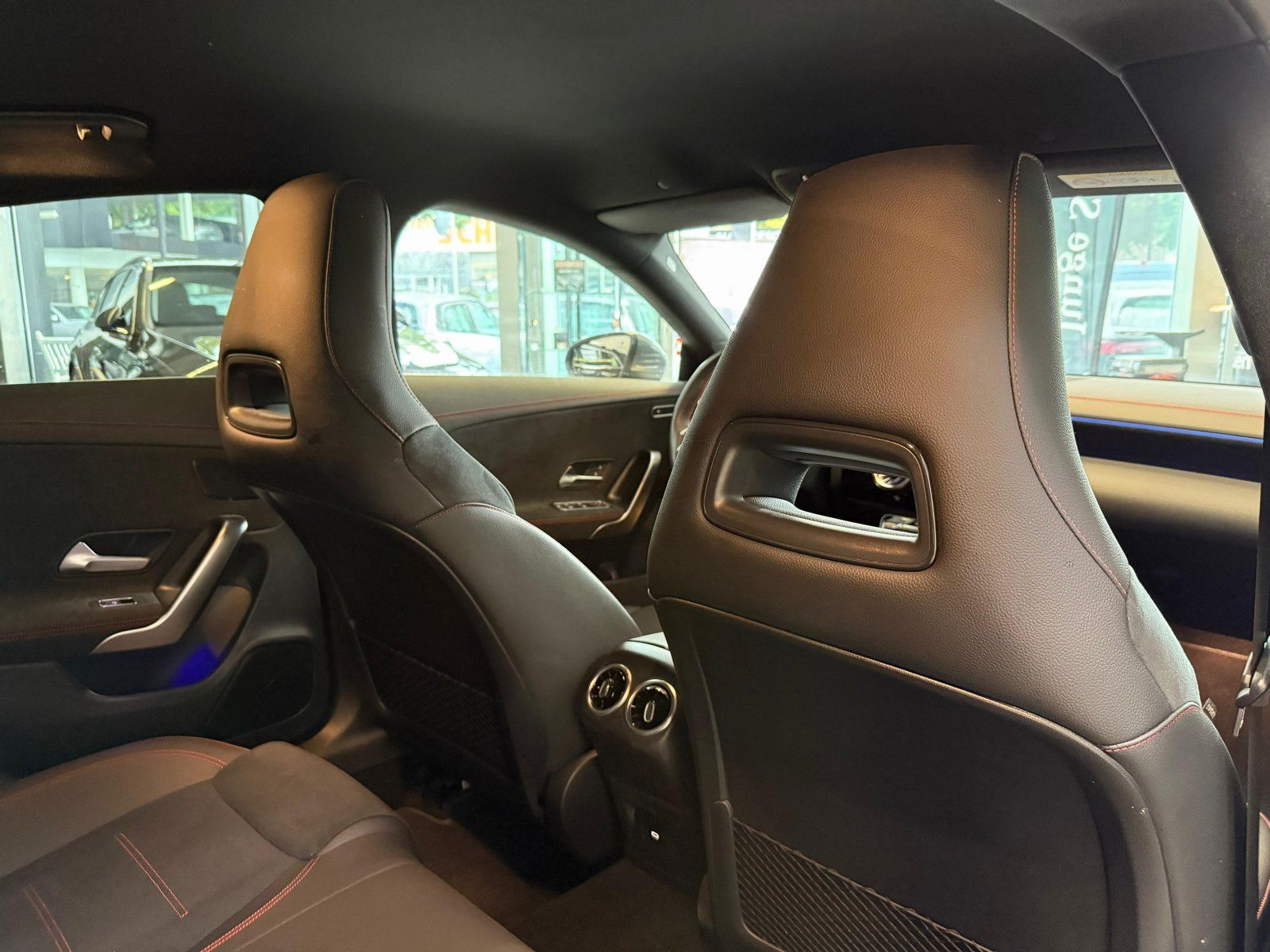 Fahrzeugabbildung Mercedes-Benz CLA 200 AMG PREMIUM+KAMERA+AHK+KEYLESS+LED+TOTW