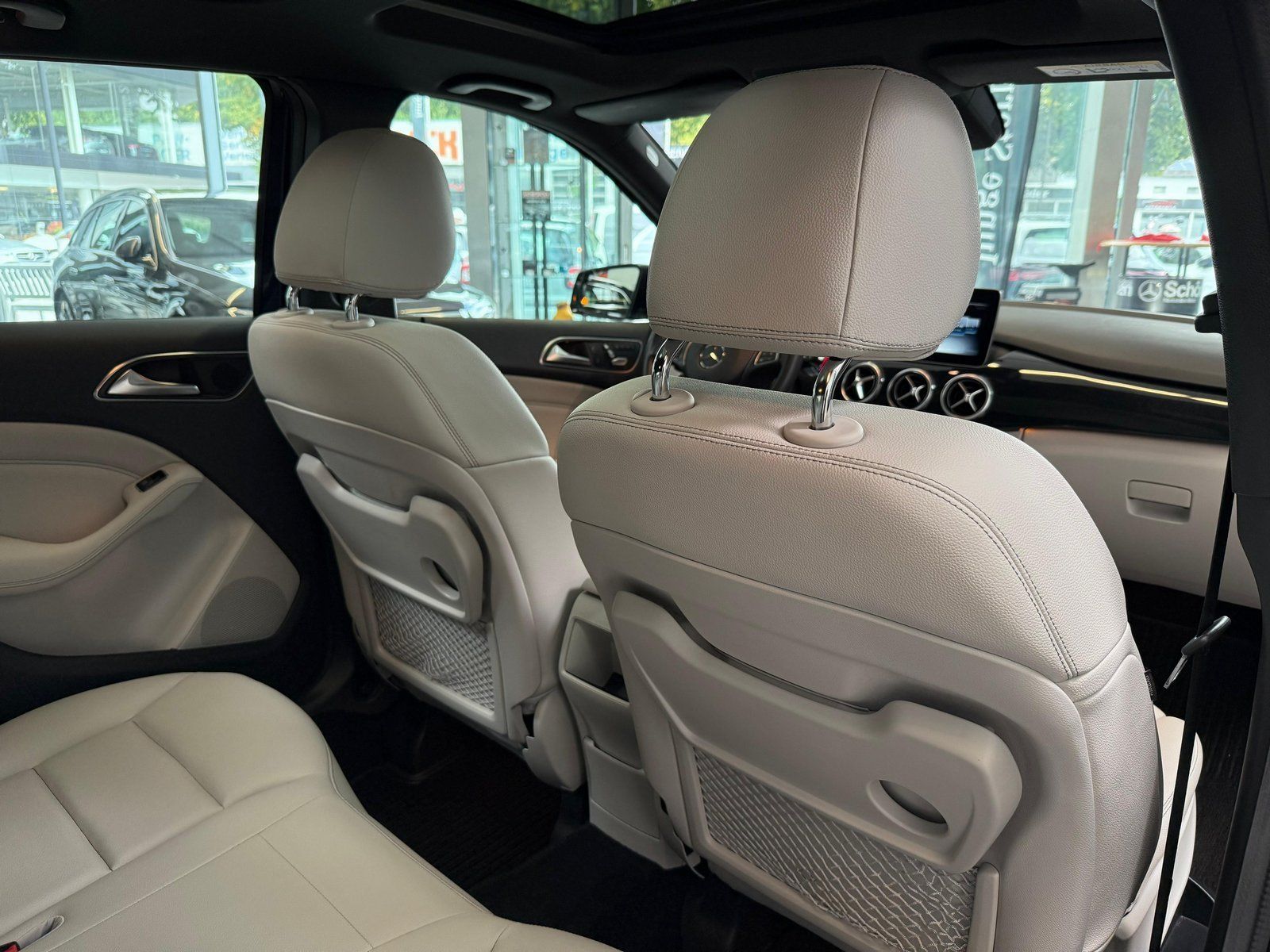 Fahrzeugabbildung Mercedes-Benz B 200 EditionB DISTR+PANO+MEMORY+KAMERA+TOTW+LED