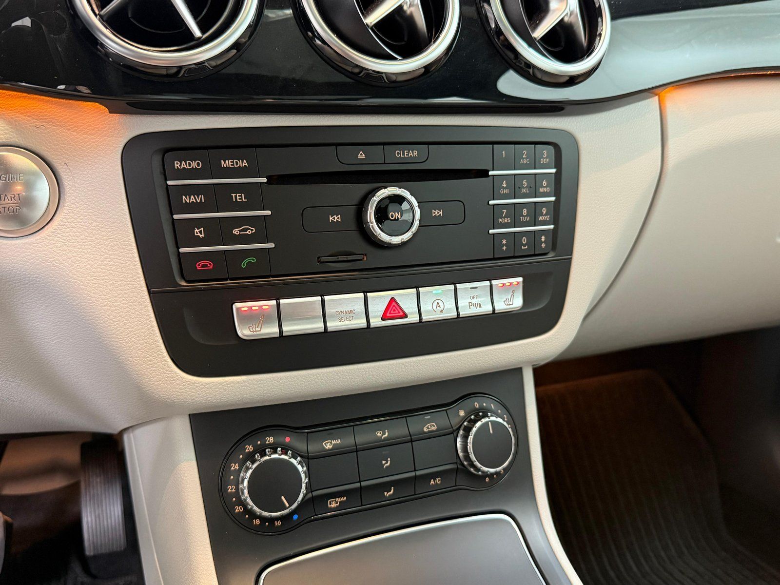 Fahrzeugabbildung Mercedes-Benz B 200 EditionB DISTR+PANO+MEMORY+KAMERA+TOTW+LED