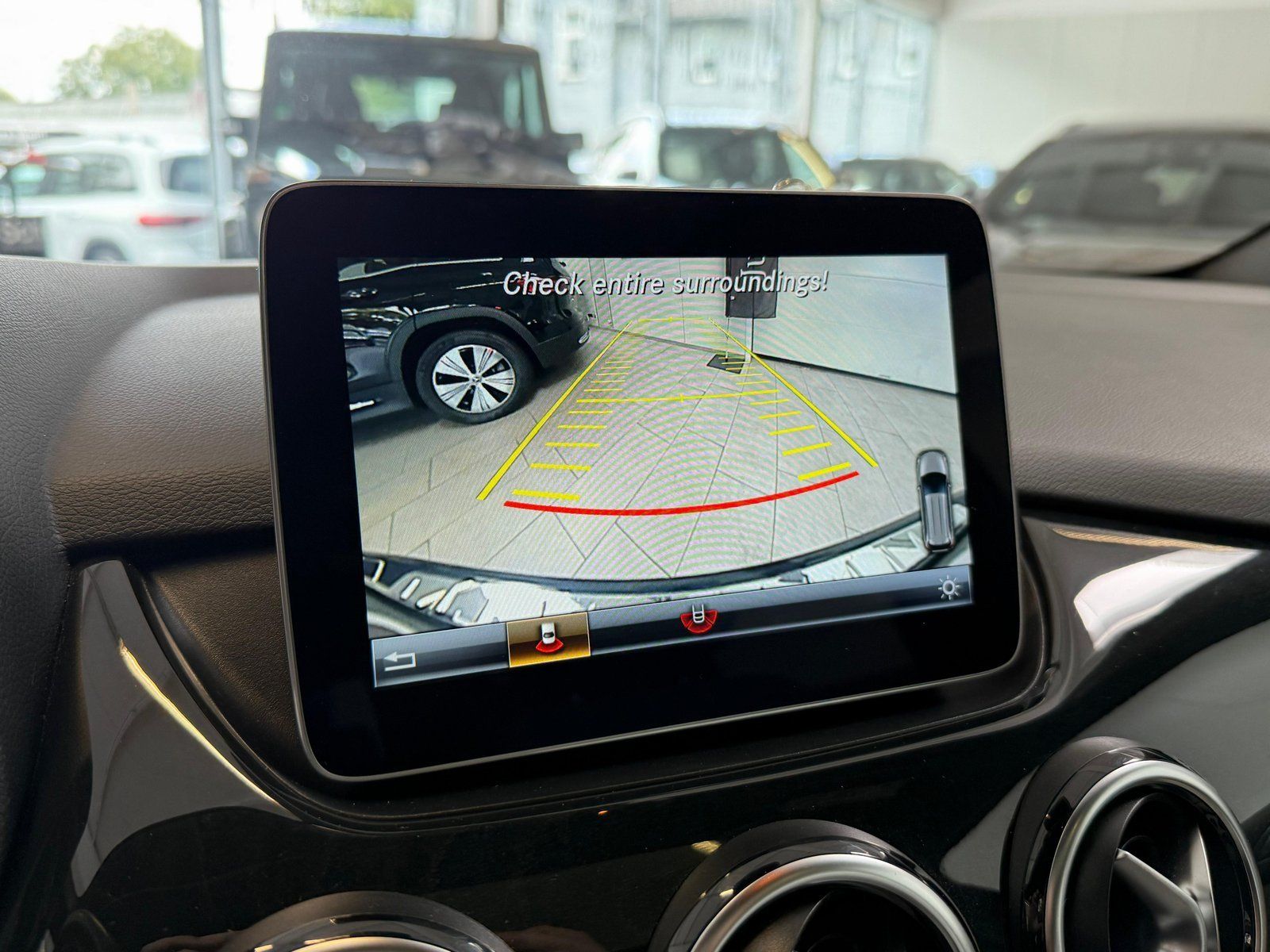 Fahrzeugabbildung Mercedes-Benz B 200 EditionB DISTR+PANO+MEMORY+KAMERA+TOTW+LED