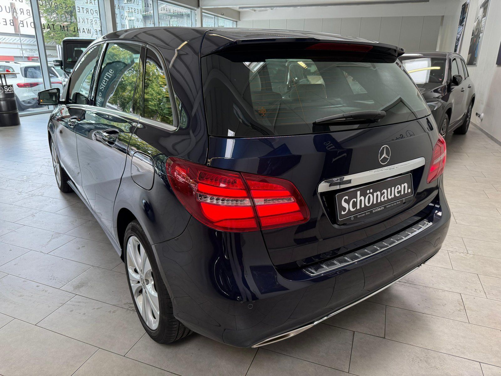 Fahrzeugabbildung Mercedes-Benz B 200 EditionB DISTR+PANO+MEMORY+KAMERA+TOTW+LED