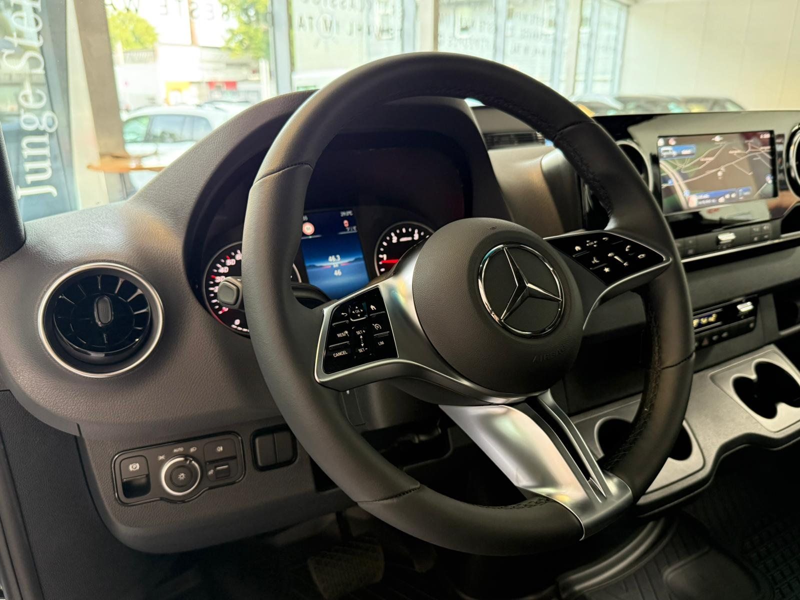 Fahrzeugabbildung Mercedes-Benz Sprinter 319 PRO 3665 Pritsche AHK+LED+CARPLAY