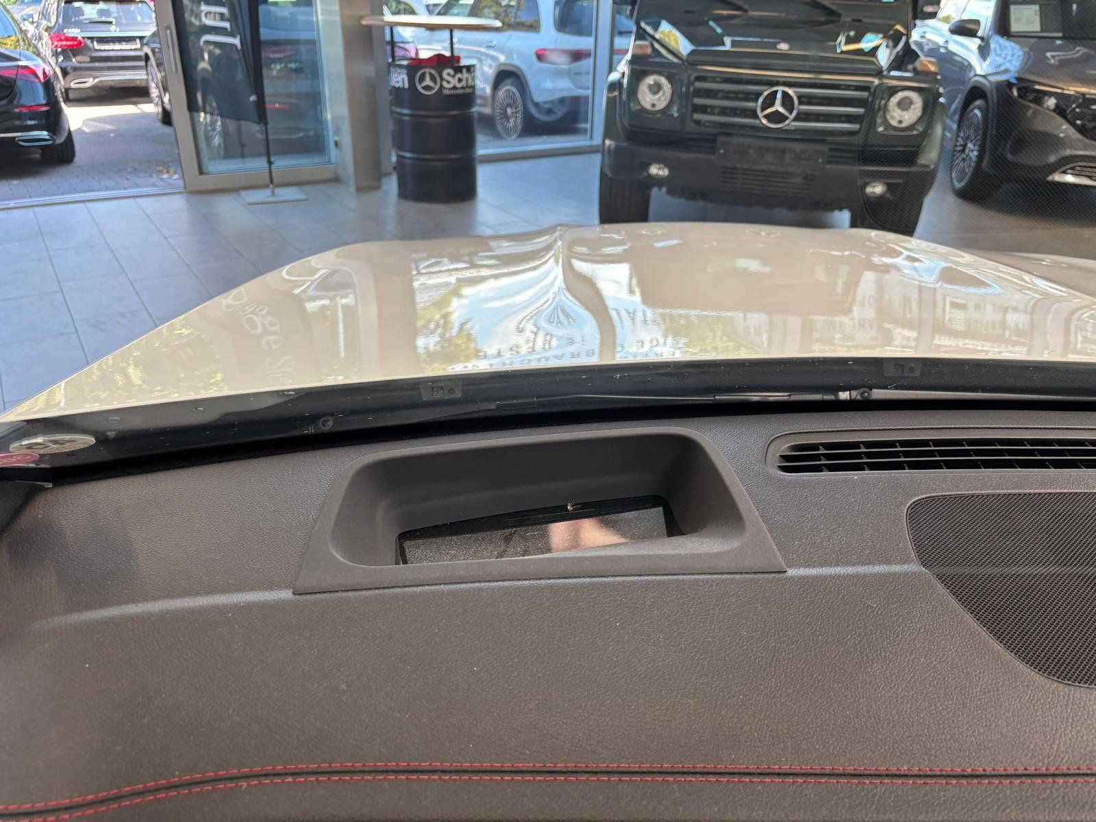 Fahrzeugabbildung Mercedes-Benz EQB 300 4M AMG+DISTR+BURM+HUD+MEMORY+AHK+NIGHT