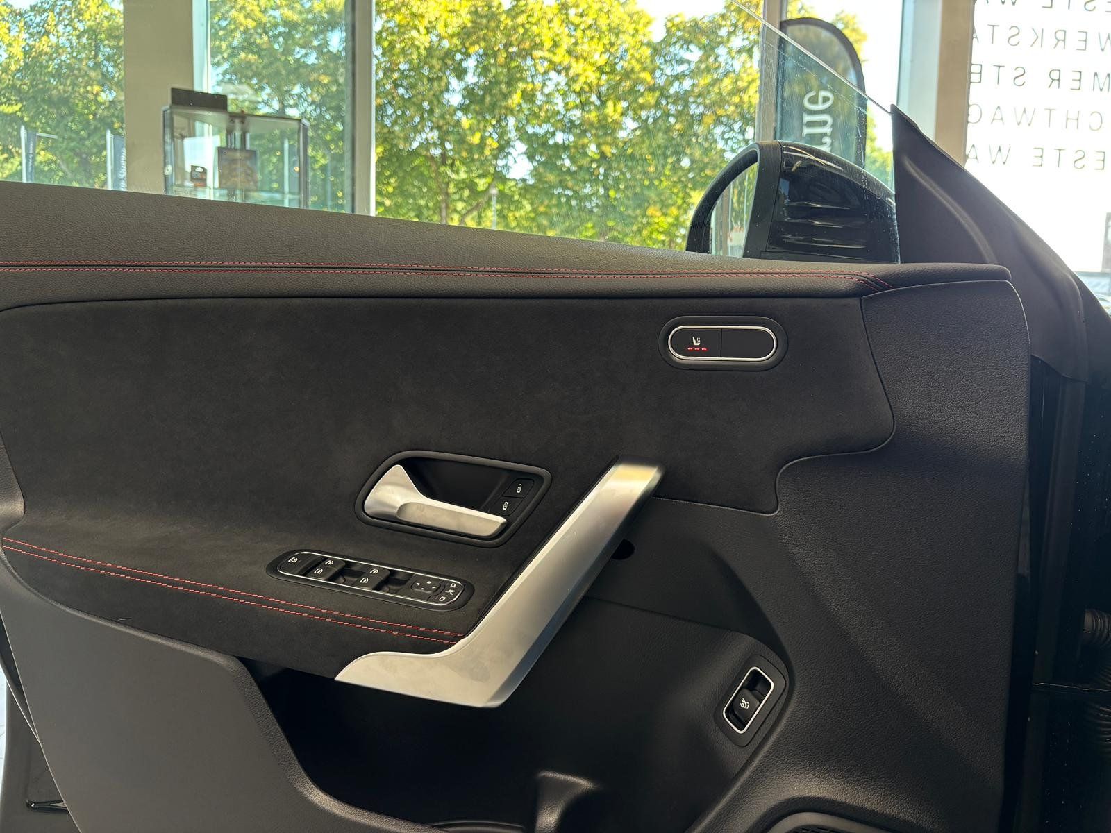 Fahrzeugabbildung Mercedes-Benz CLA 200 Coupé AMG+DISTR+MBEAM+KEYLESS+KAMERA+DAB