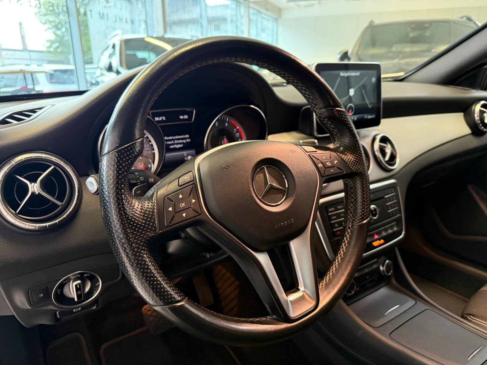 Fahrzeugabbildung Mercedes-Benz CLA 180 SB Urban KAMERA+AHK+NAVI+THERMATIC+PTS