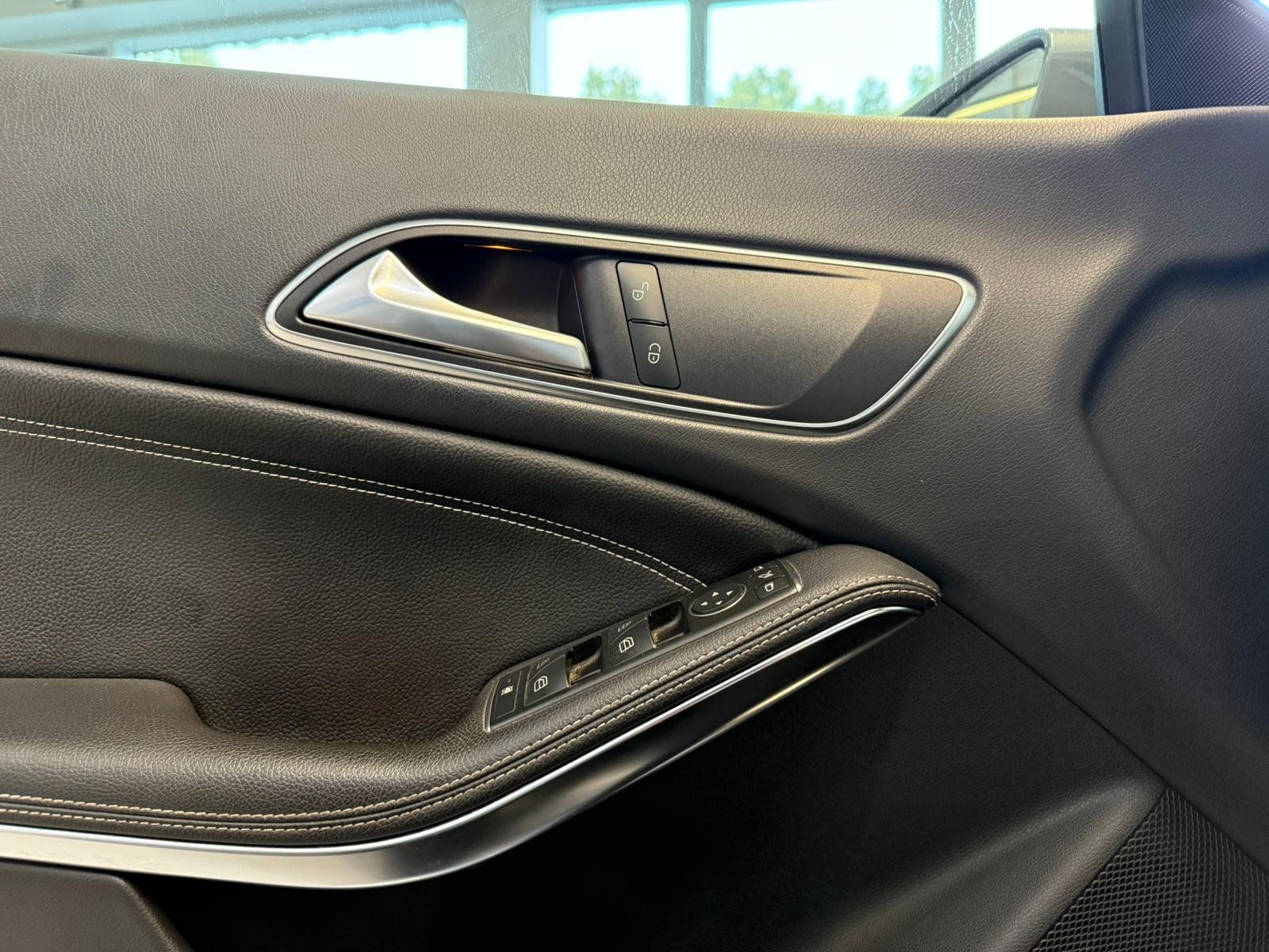 Fahrzeugabbildung Mercedes-Benz CLA 180 SB Urban KAMERA+AHK+NAVI+THERMATIC+PTS