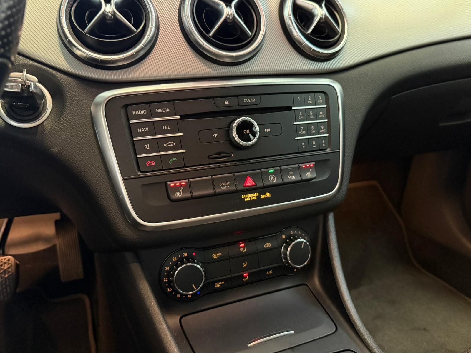 Fahrzeugabbildung Mercedes-Benz CLA 180 SB Urban KAMERA+AHK+NAVI+THERMATIC+PTS
