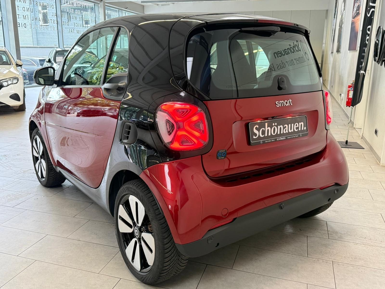 Fahrzeugabbildung Smart EQ pulse PANO+LED+CARPLAY+KLIMA+SITZHZ+DAB+16"
