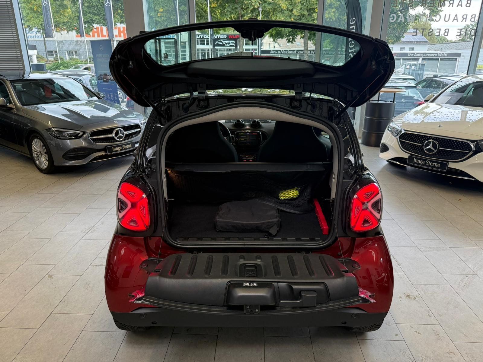 Fahrzeugabbildung Smart EQ pulse PANO+LED+CARPLAY+KLIMA+SITZHZ+DAB+16"