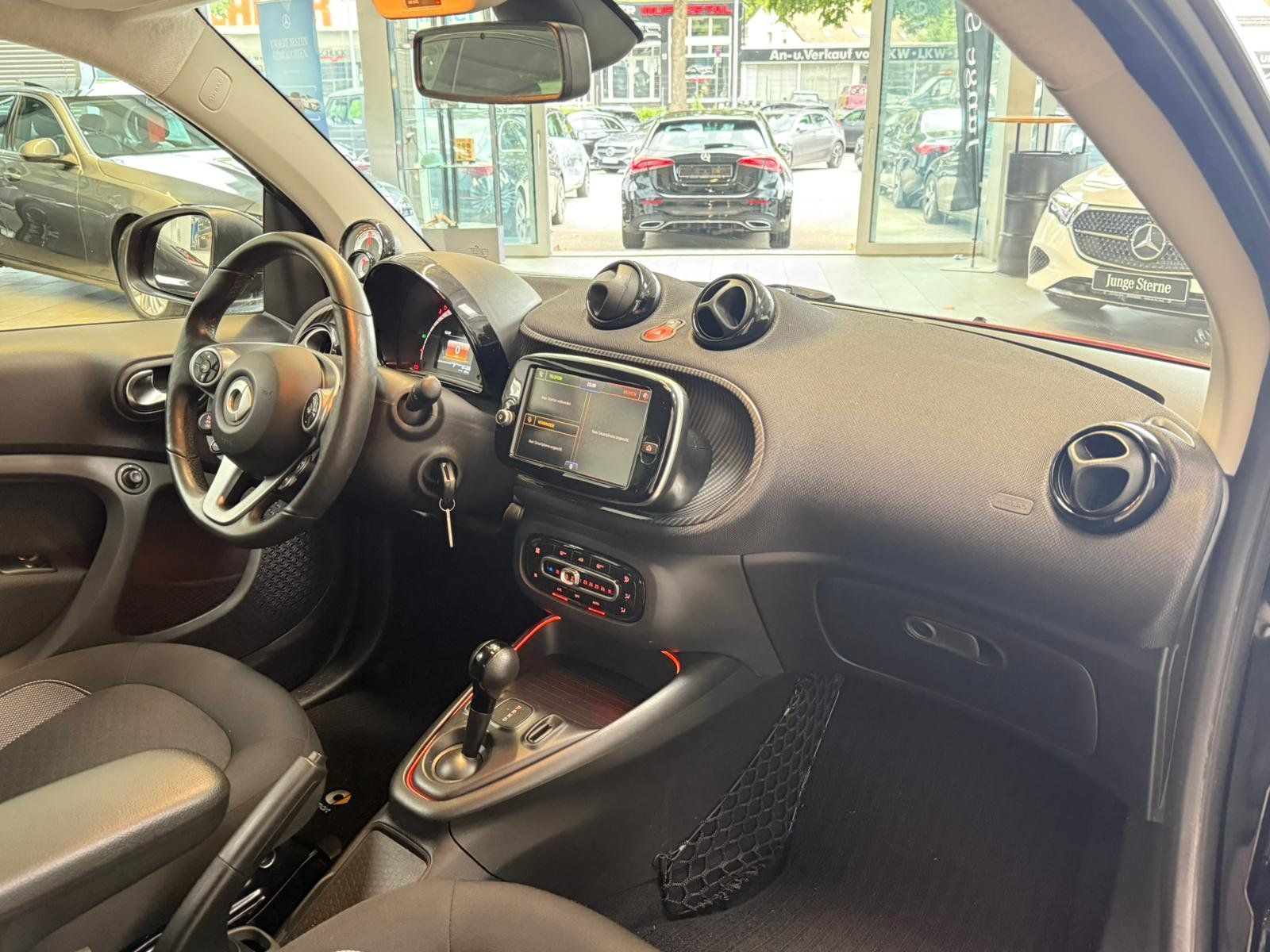 Fahrzeugabbildung Smart EQ pulse PANO+LED+CARPLAY+KLIMA+SITZHZ+DAB+16"