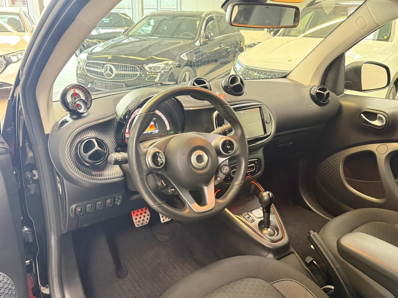 Fahrzeugabbildung Smart EQ pulse PANO+LED+CARPLAY+KLIMA+SITZHZ+DAB+16"