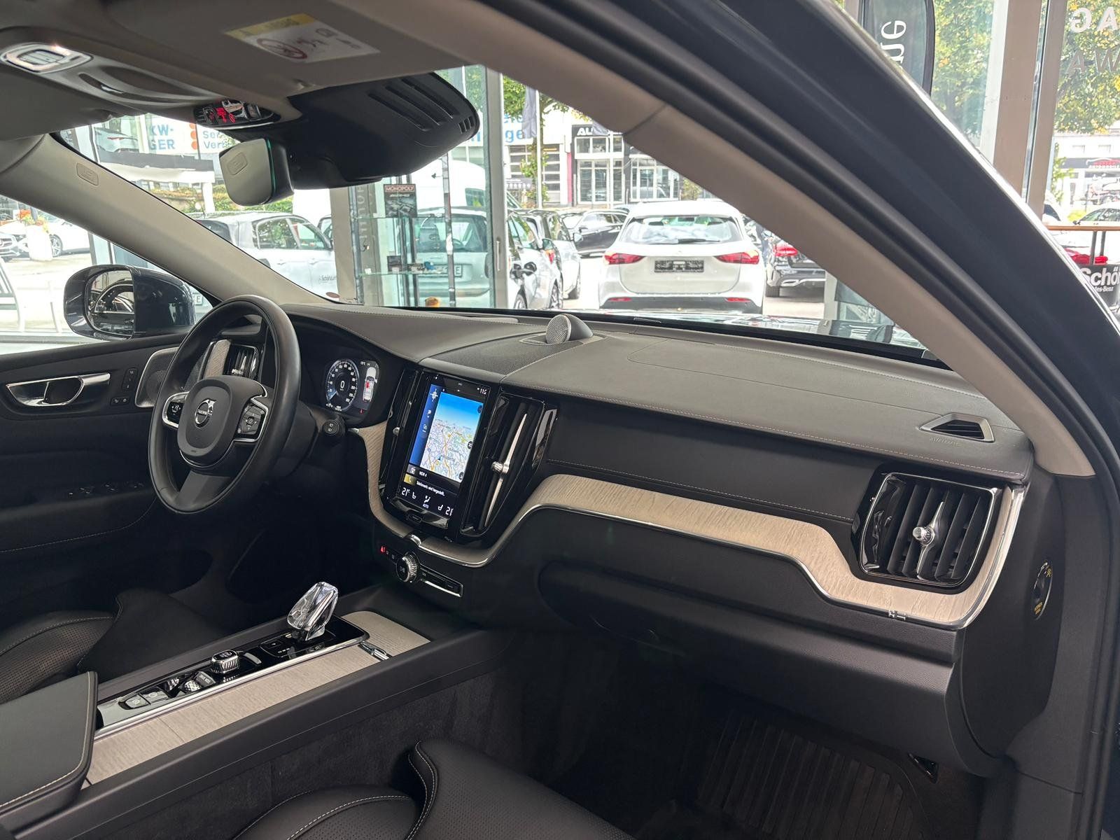 Fahrzeugabbildung Volvo XC 60 T6 AWD PANO+STDHZ+HUD+AHK+B&W+MEMORY+360°