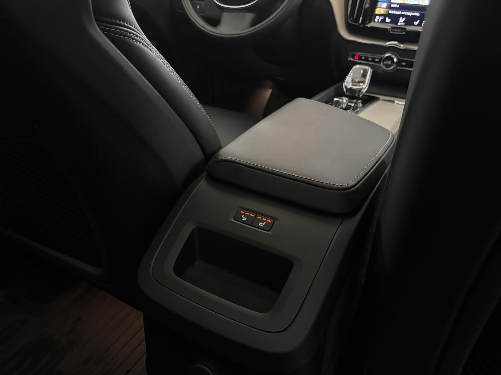 Fahrzeugabbildung Volvo XC 60 T6 AWD PANO+STDHZ+HUD+AHK+B&W+MEMORY+360°