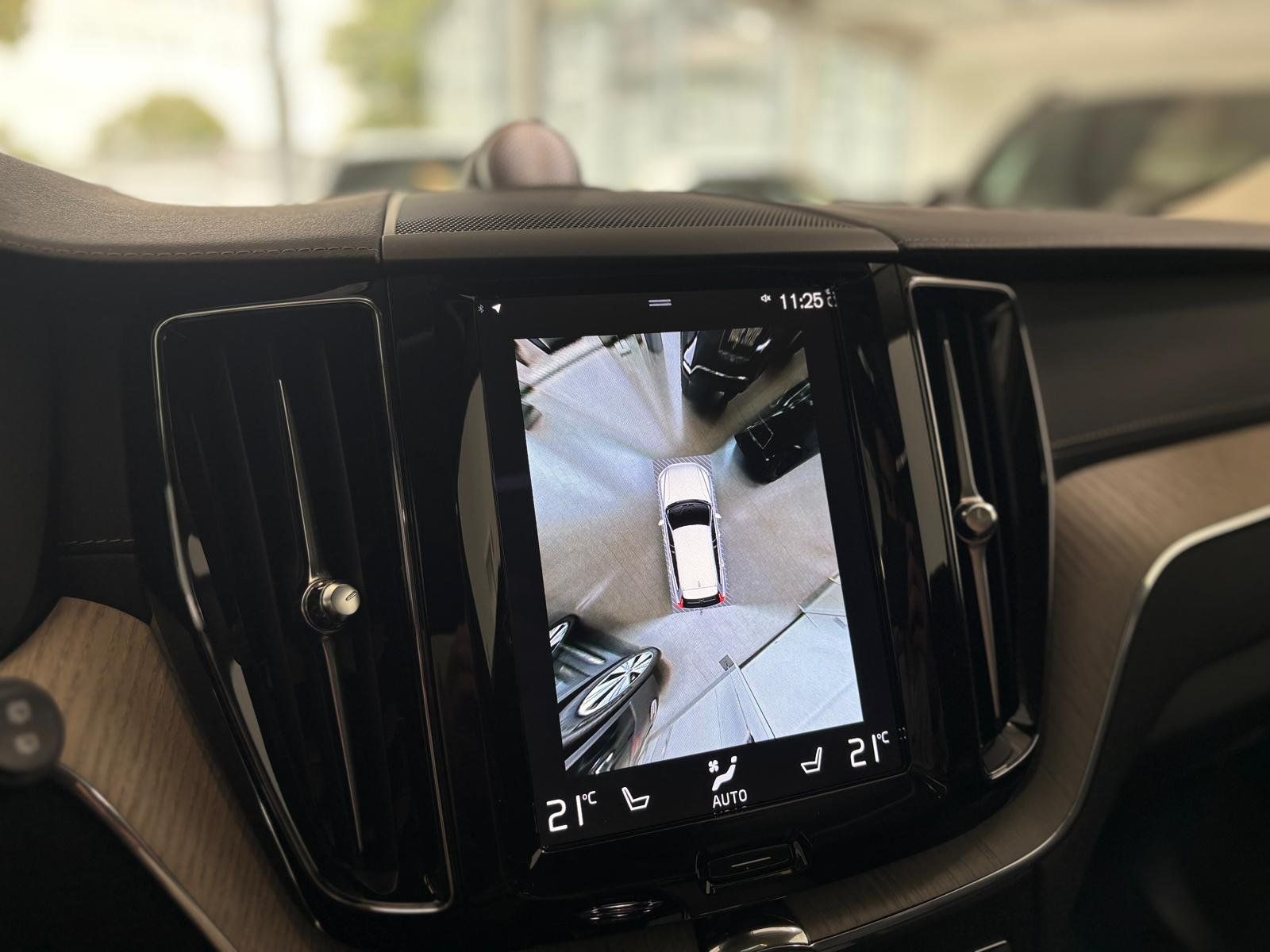 Fahrzeugabbildung Volvo XC 60 T6 AWD PANO+STDHZ+HUD+AHK+B&W+MEMORY+360°