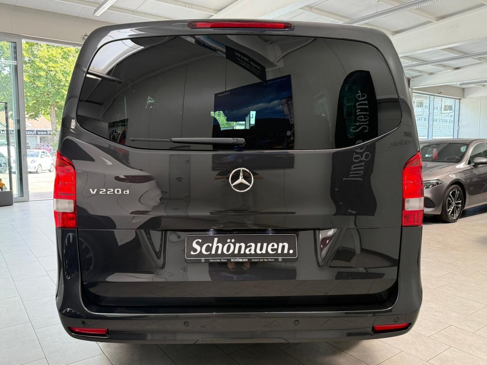 Fahrzeugabbildung Mercedes-Benz V 220 d Lang AHK+LADERAUMUNTERT.+FACELIFT