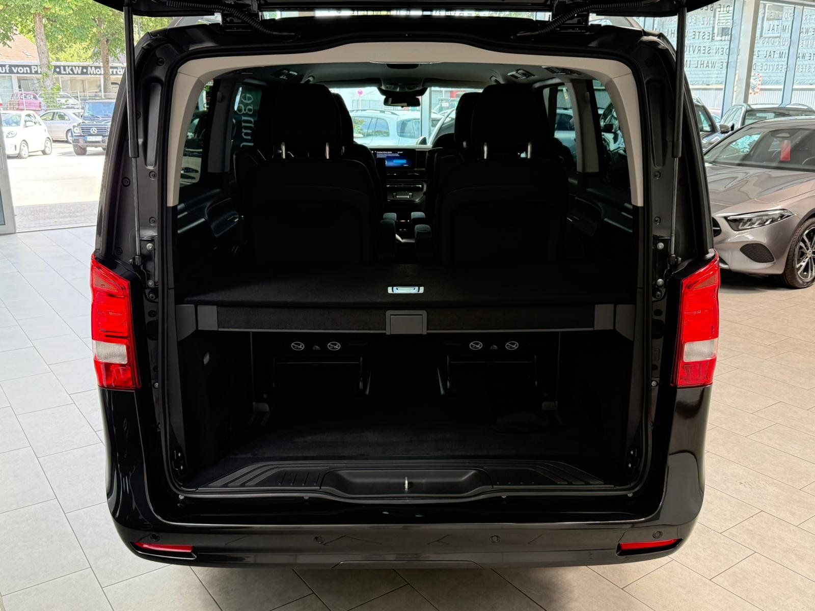 Fahrzeugabbildung Mercedes-Benz V 220 d Lang AHK+LADERAUMUNTERT.+FACELIFT