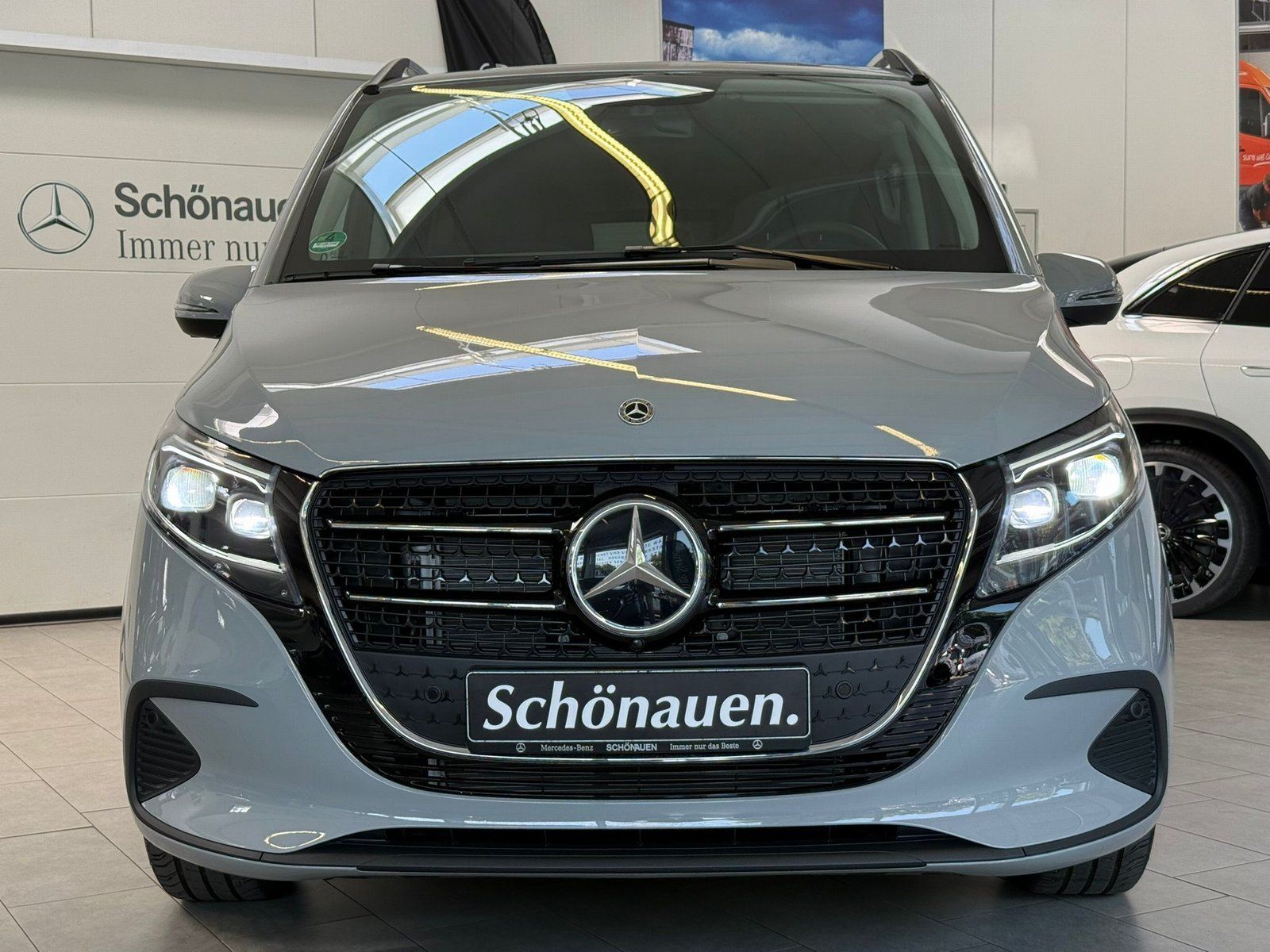 Fahrzeugabbildung Mercedes-Benz V 220 d STYLE Lang MULTIBEAM+AHK+EASYPACK+E-TÜR