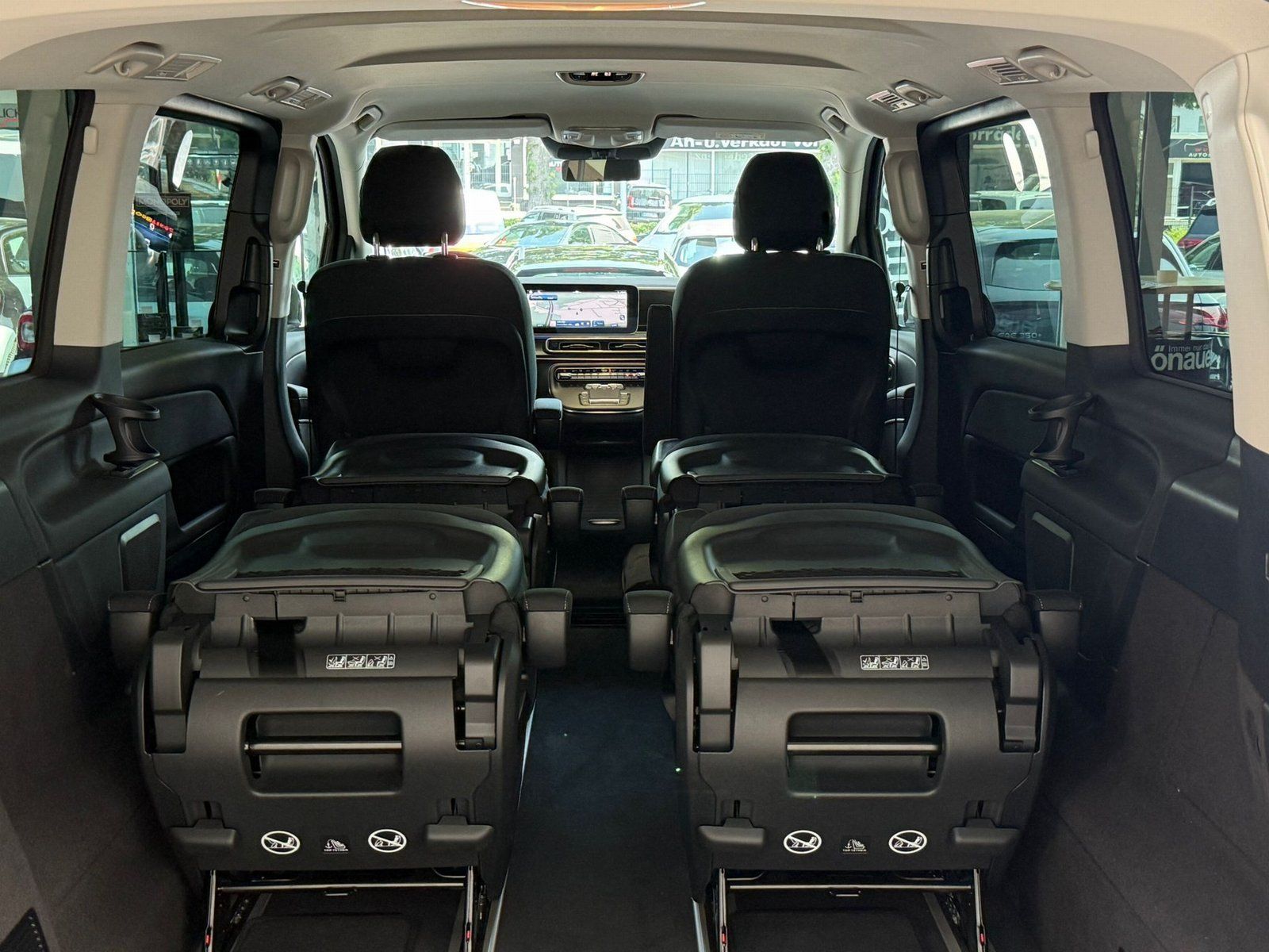 Fahrzeugabbildung Mercedes-Benz V 220 d STYLE Lang MULTIBEAM+AHK+EASYPACK+E-TÜR