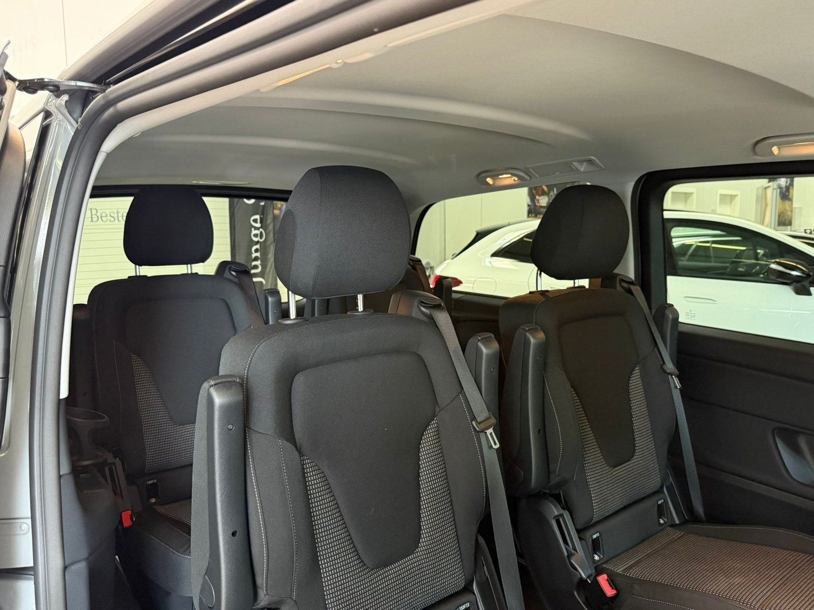 Fahrzeugabbildung Mercedes-Benz V 220 d STYLE Lang MULTIBEAM+AHK+EASYPACK+E-TÜR