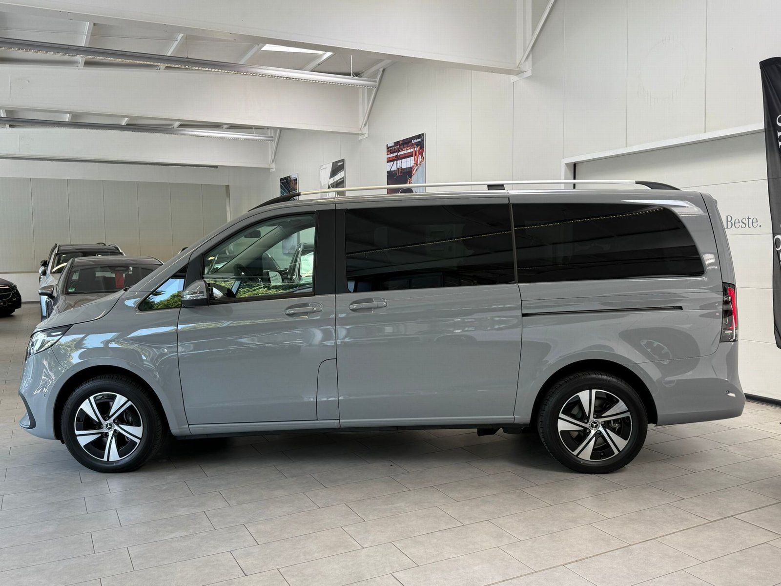 Fahrzeugabbildung Mercedes-Benz V 220 d STYLE Lang MULTIBEAM+AHK+EASYPACK+E-TÜR