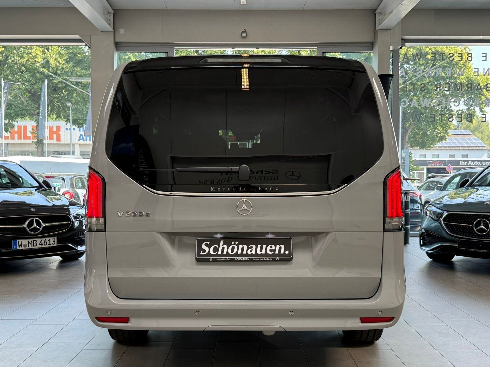 Fahrzeugabbildung Mercedes-Benz V 220 d STYLE Lang MULTIBEAM+AHK+EASYPACK+E-TÜR