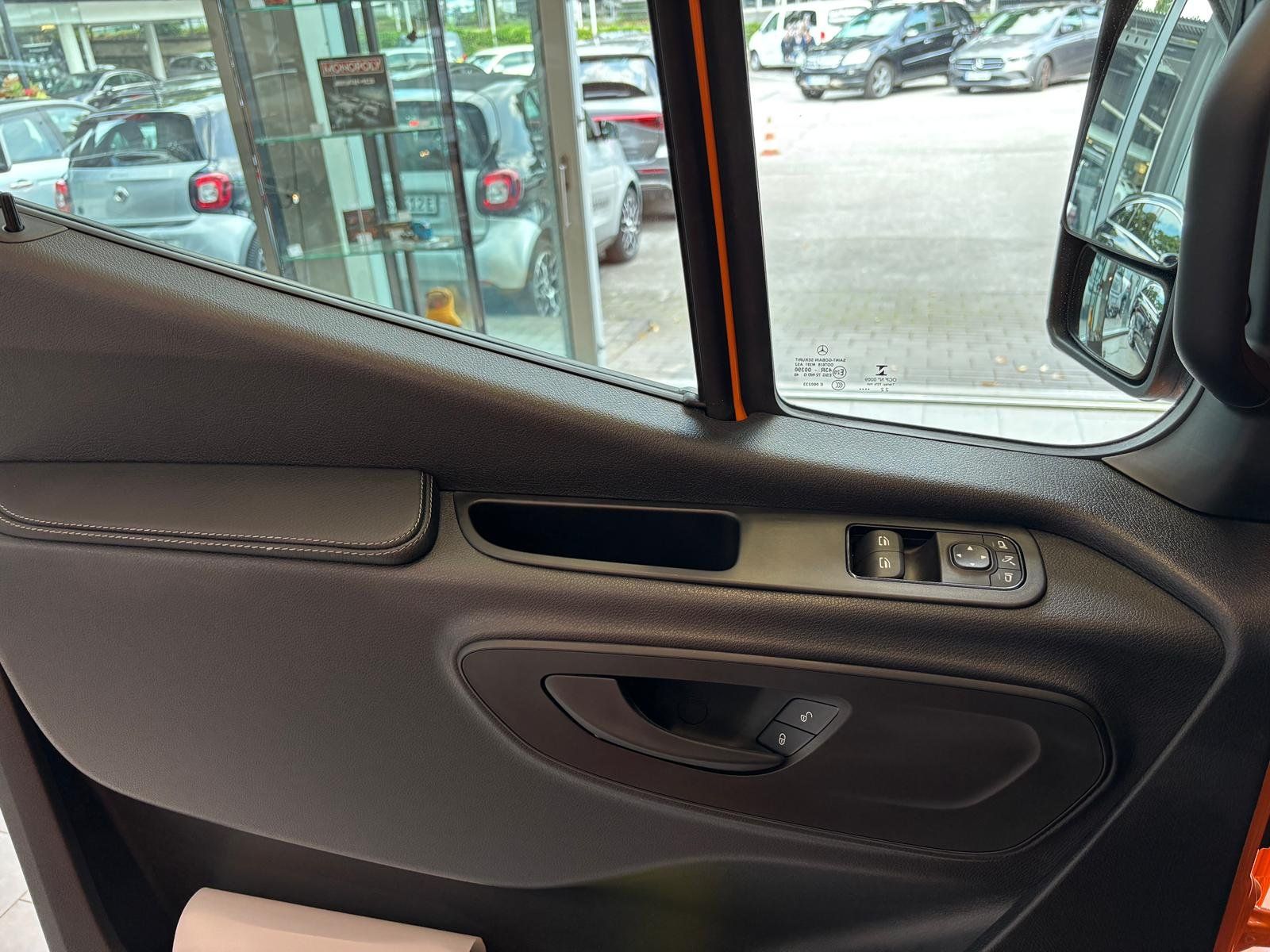 Fahrzeugabbildung Mercedes-Benz Sprinter 319 CDI KA L2H1 BASIS ROHRREINIGER LED