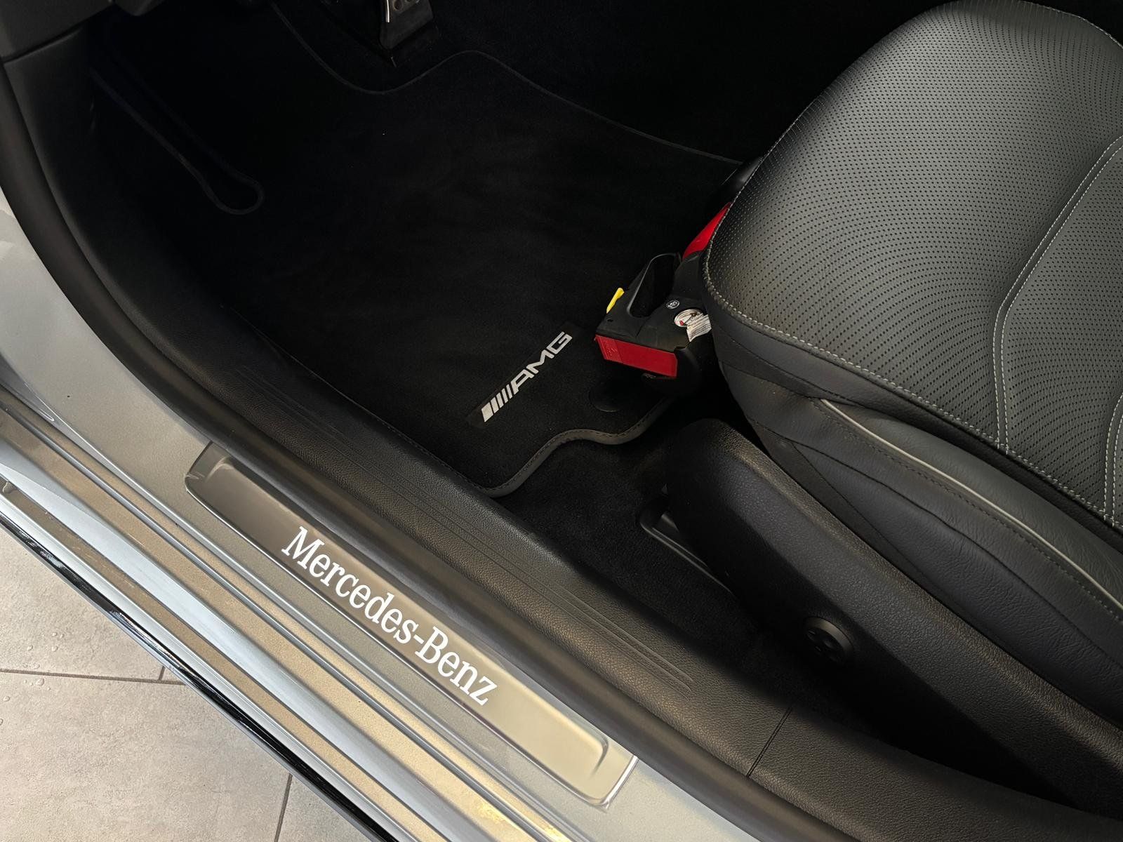 Fahrzeugabbildung Mercedes-Benz E 450 d 4M T AMG+AIRMATIC+STDHZ+HUD+PANO+AHK+360