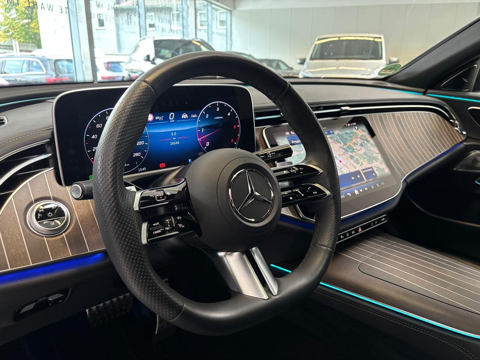 Fahrzeugabbildung Mercedes-Benz E 450 d 4M T AMG+AIRMATIC+STDHZ+HUD+PANO+AHK+360