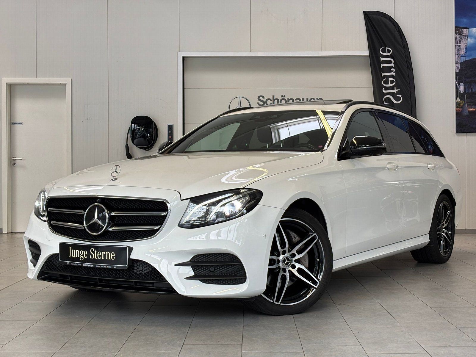 Mercedes-Benz E 220 d 4M T AMG+DISTR+COMAND+STDZ+AHK+NIGHT+360