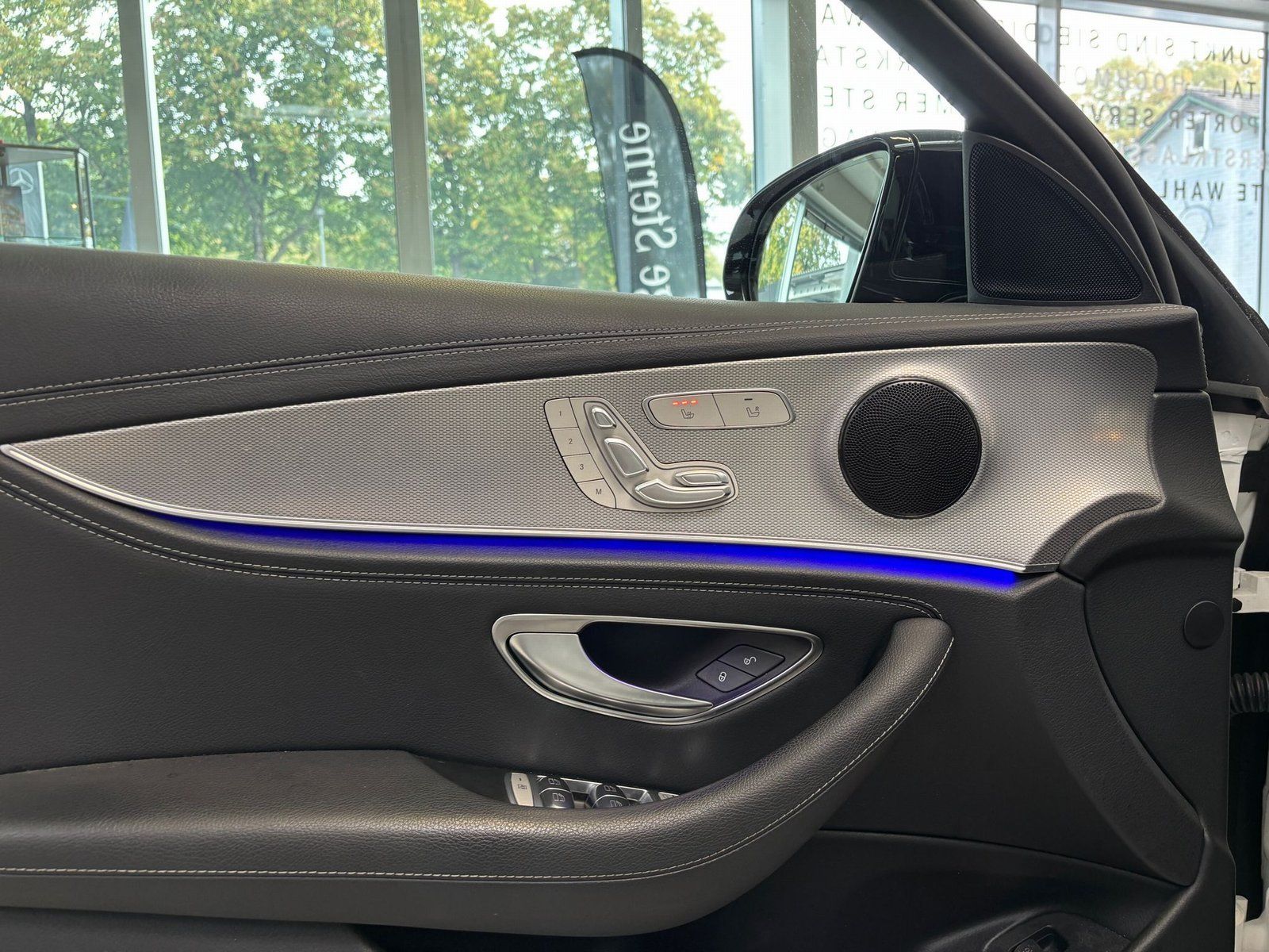 Fahrzeugabbildung Mercedes-Benz E 220 d 4M T AMG+DISTR+COMAND+STDZ+AHK+NIGHT+360