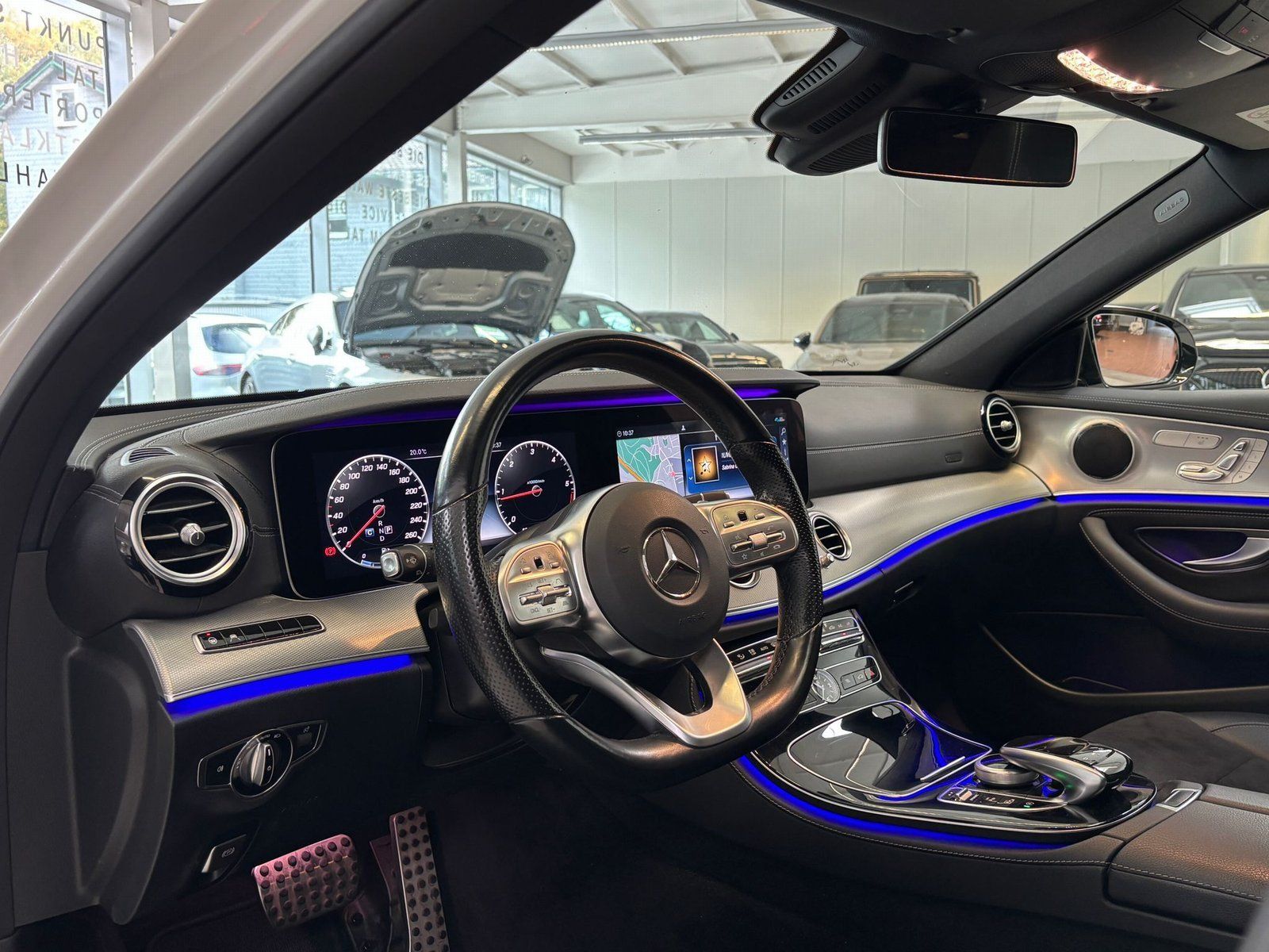 Fahrzeugabbildung Mercedes-Benz E 220 d 4M T AMG+DISTR+COMAND+STDZ+AHK+NIGHT+360